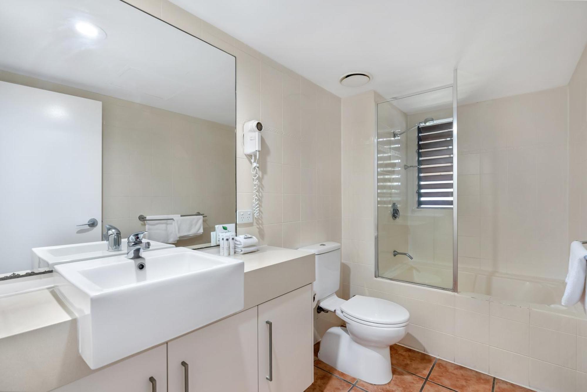 Apartment Ocean Outlook - Absolute Beachfront *