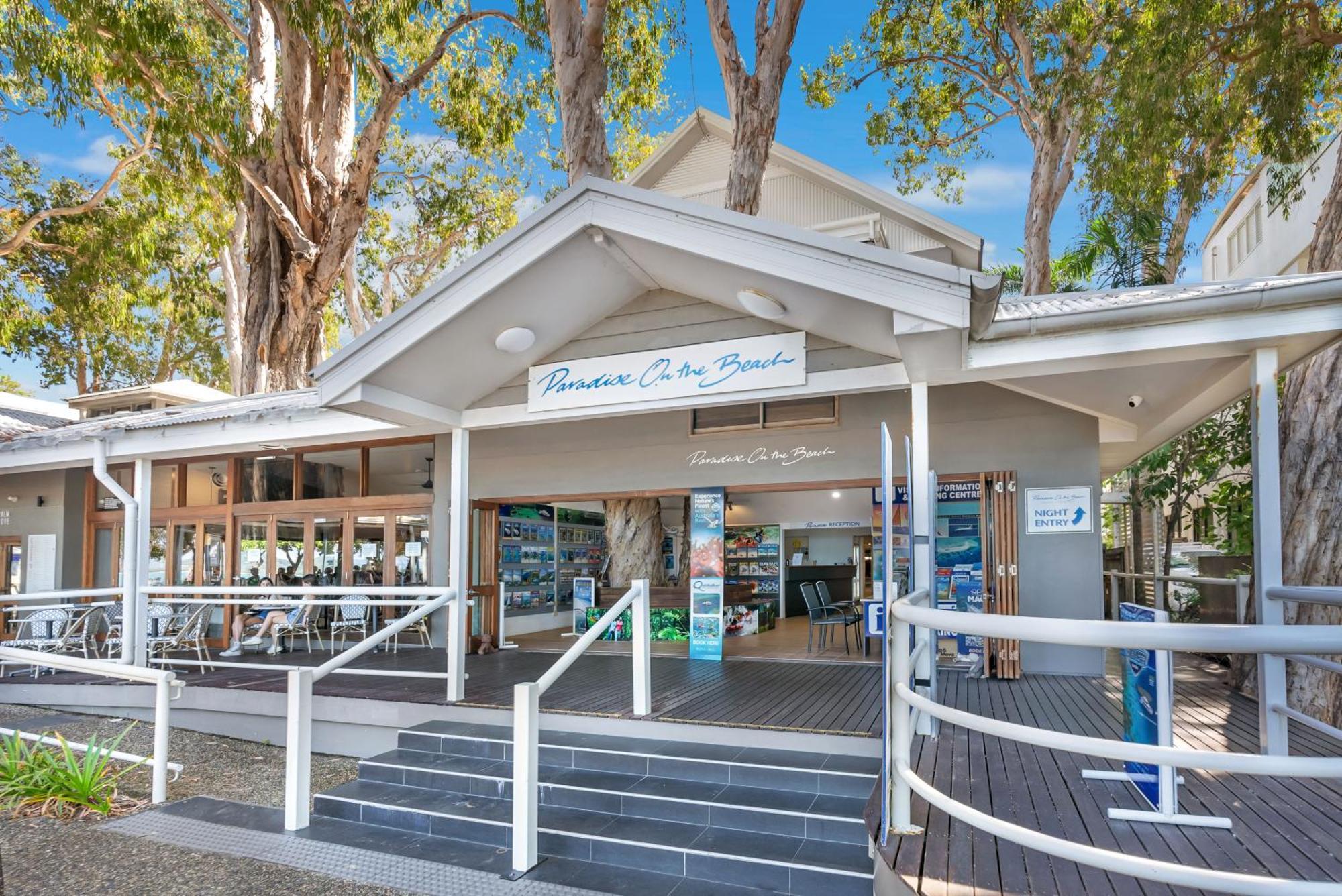 Ocean Outlook - Absolute Beachfront * Palm Cove