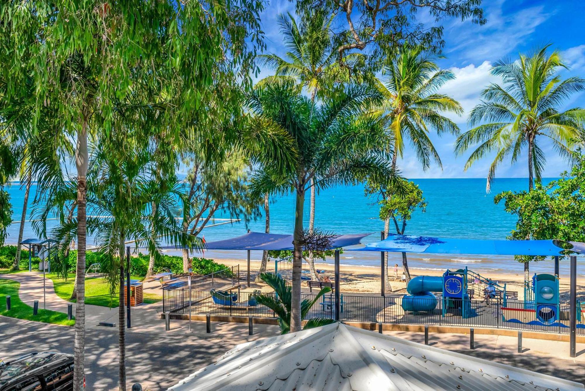 Ocean Outlook - Absolute Beachfront Apartment *