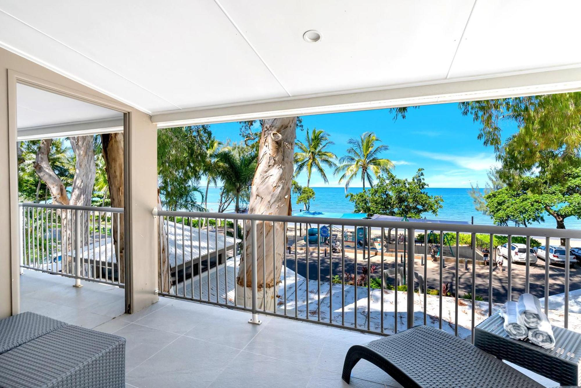 'beachfront Bliss' Paradise At Apartment Palm Cove