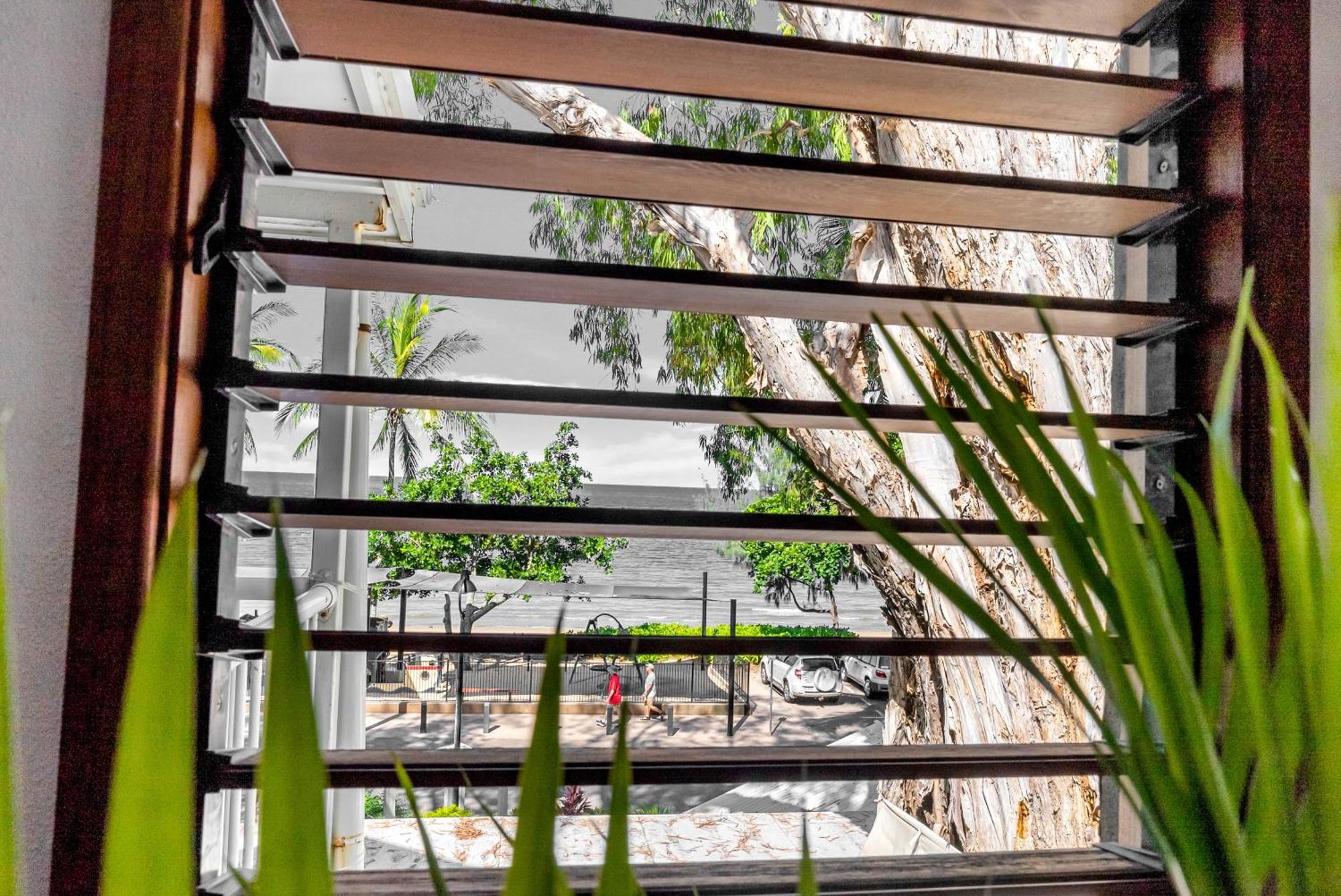 'beachfront Bliss' Paradise At Apartment