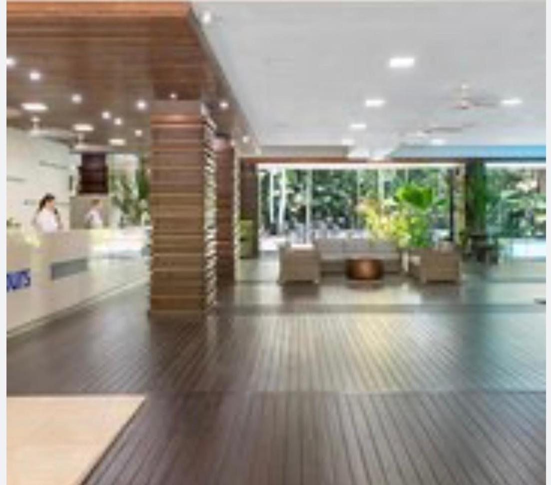 Apartment Luxury 2 Bed Unit, Pool & Ocean Views From Third Floor