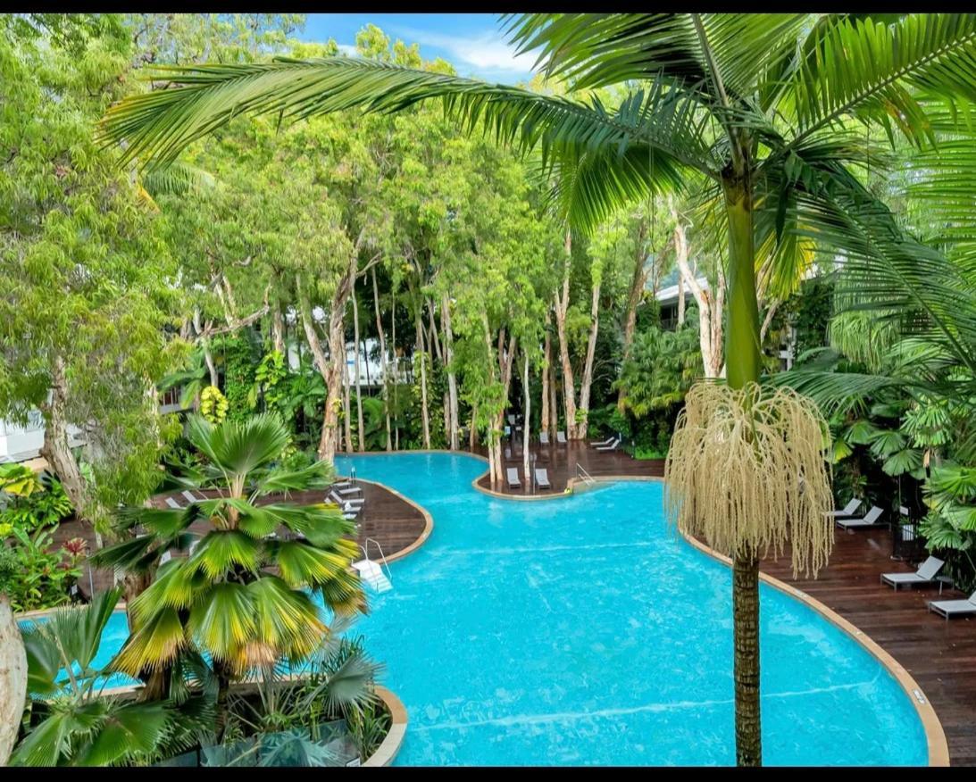 Luxury 2 Bed Unit, Pool & Ocean Views From Third Floor Palm Cove