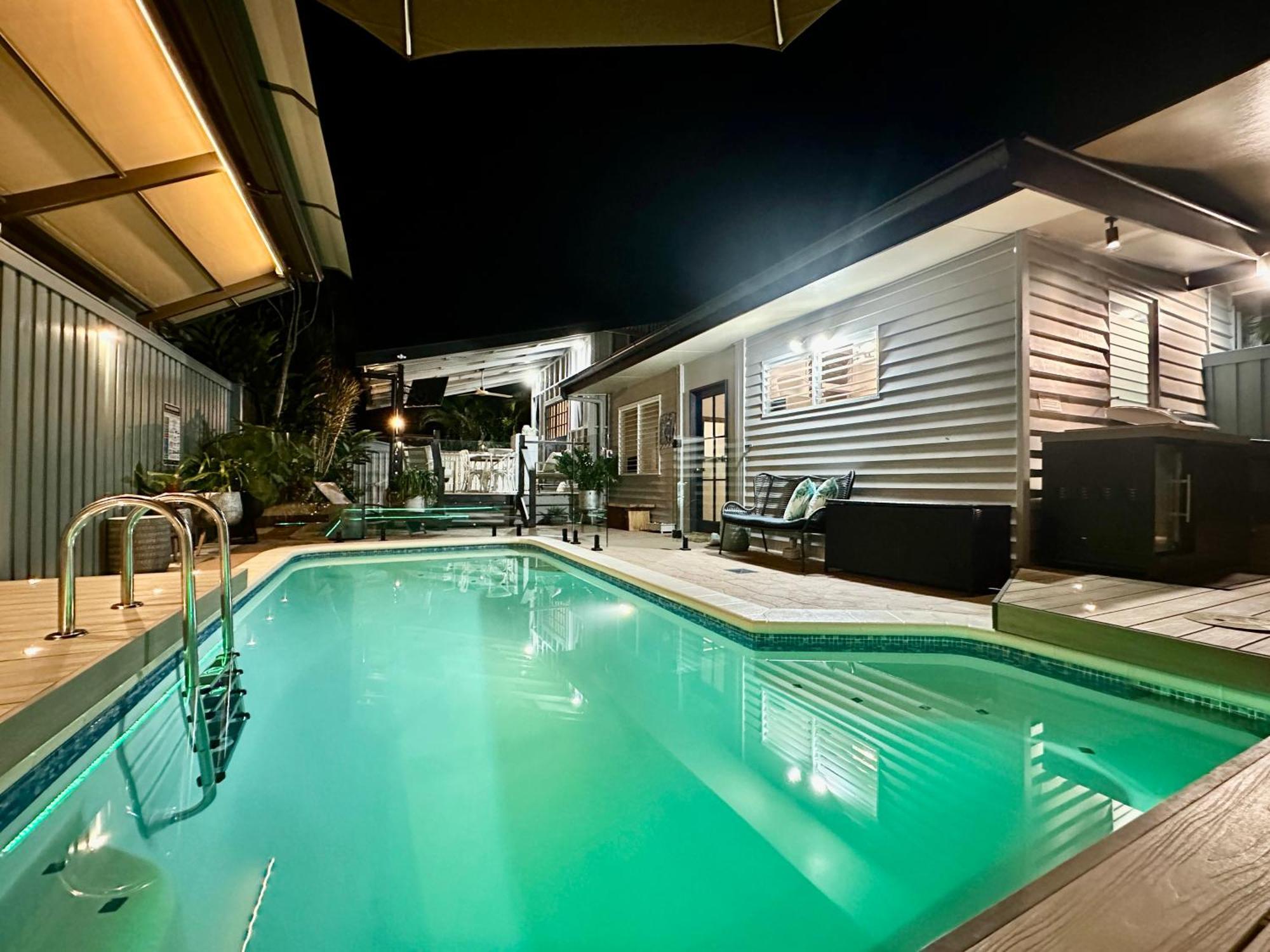 Holiday home Sweet Creek Cottage, Palm Cove, 200m To Beach, Heated Pool, Pets *