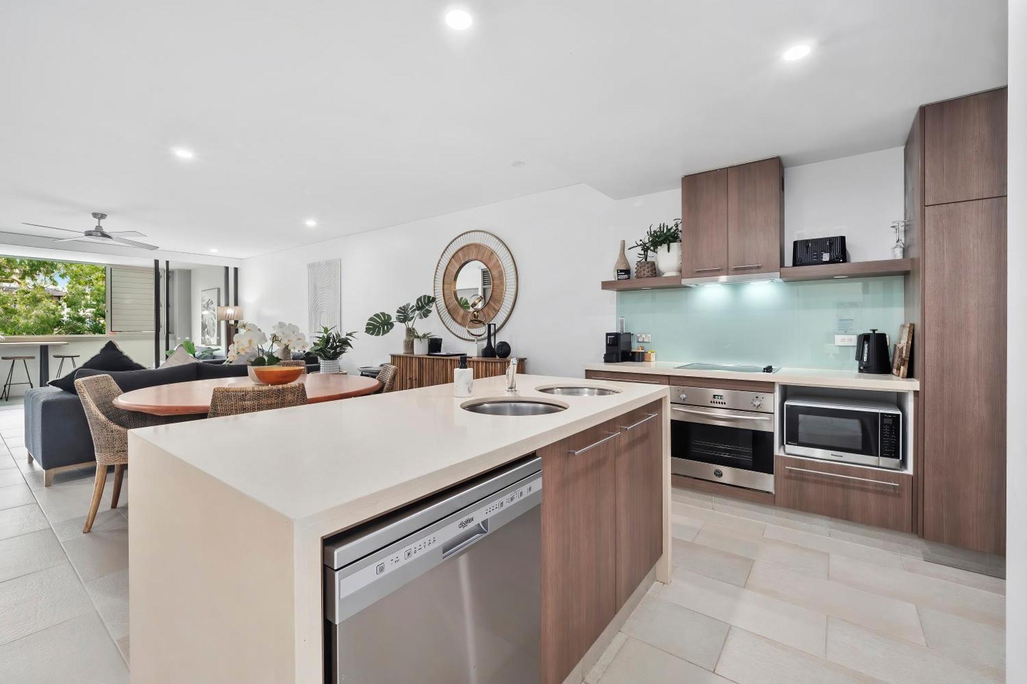 Private In The Temple Beachfront * Palm Cove