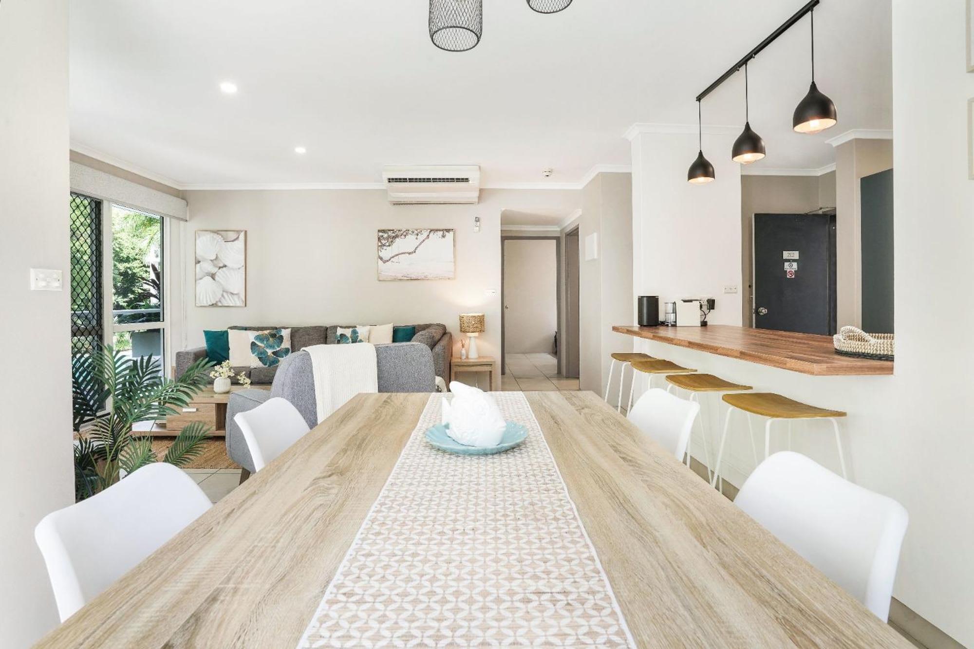 Under The Palms - Style Living *