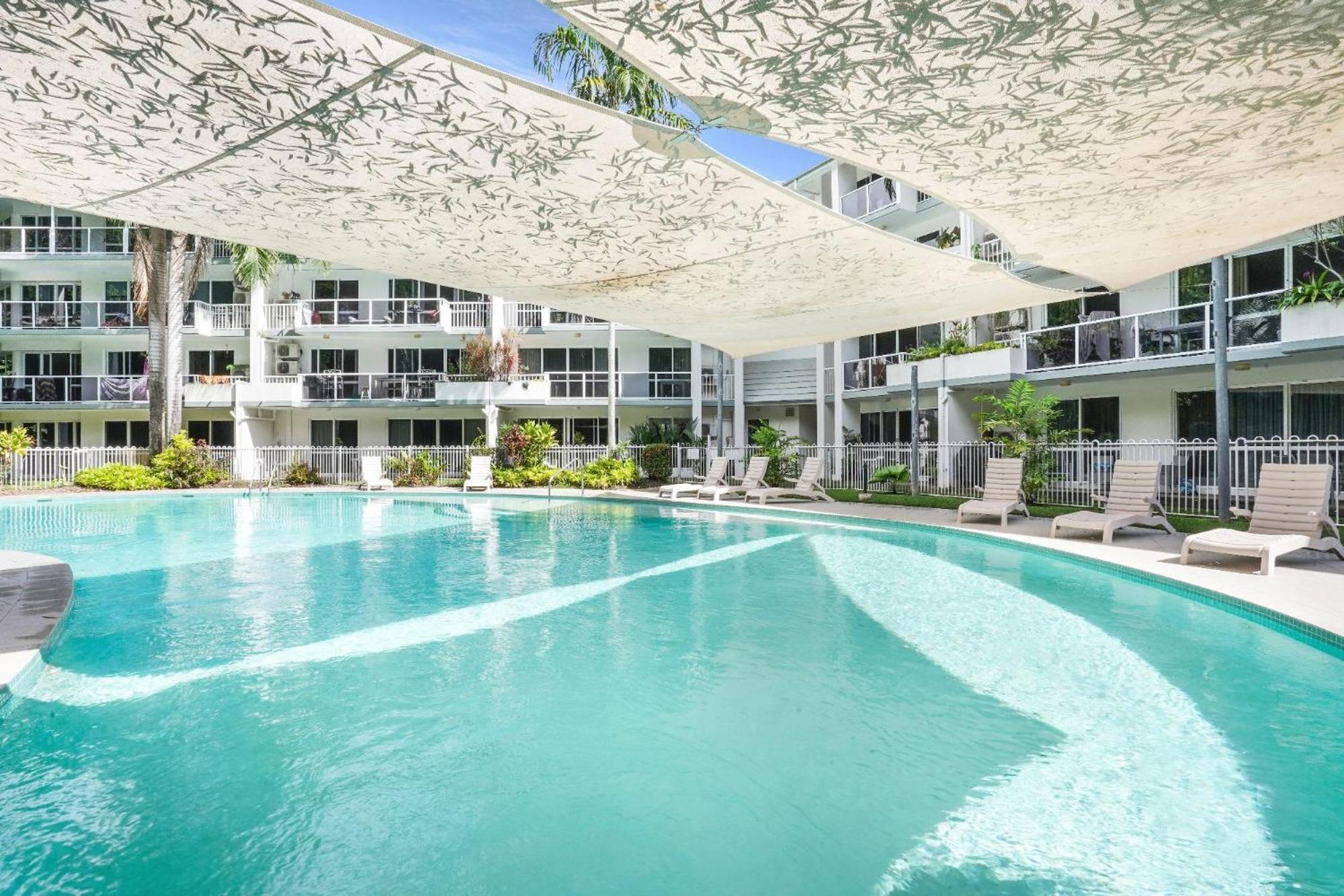 Apartment Under The Palms - Style Living