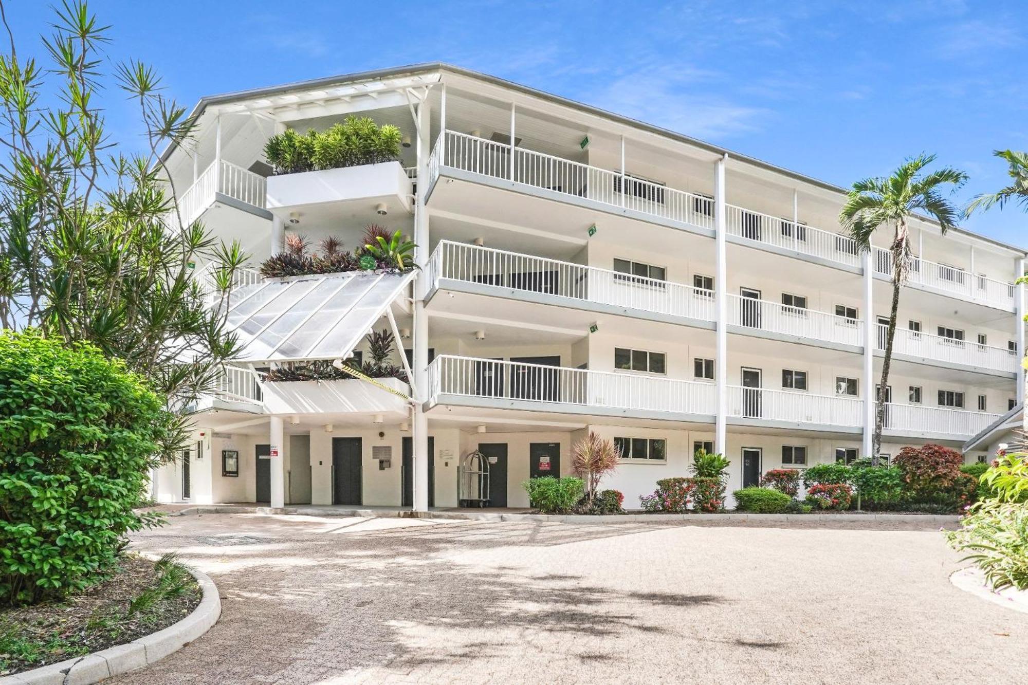 Under The Palms - Style Living Apartment