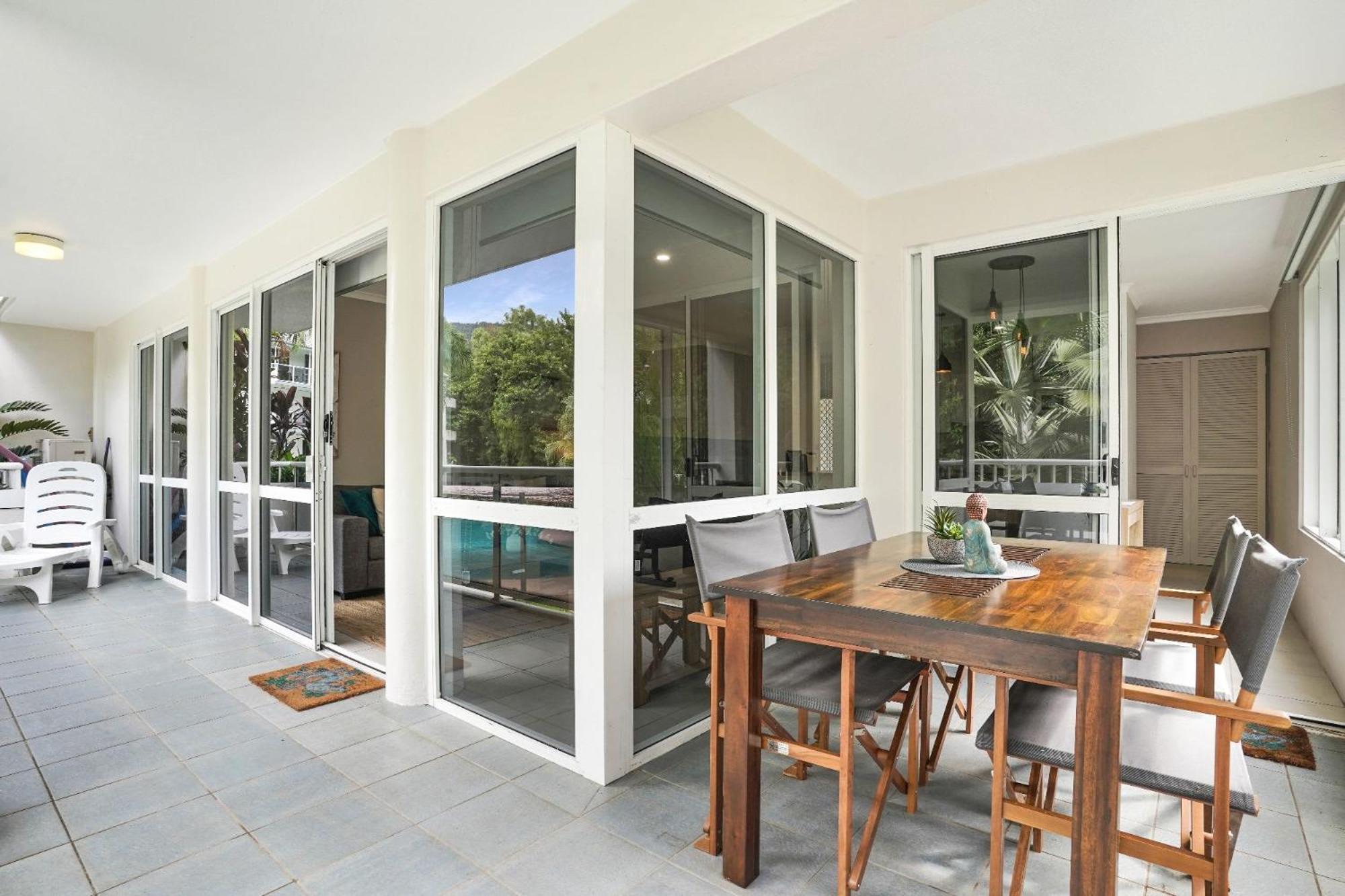 Under The Palms - Style Living Apartment