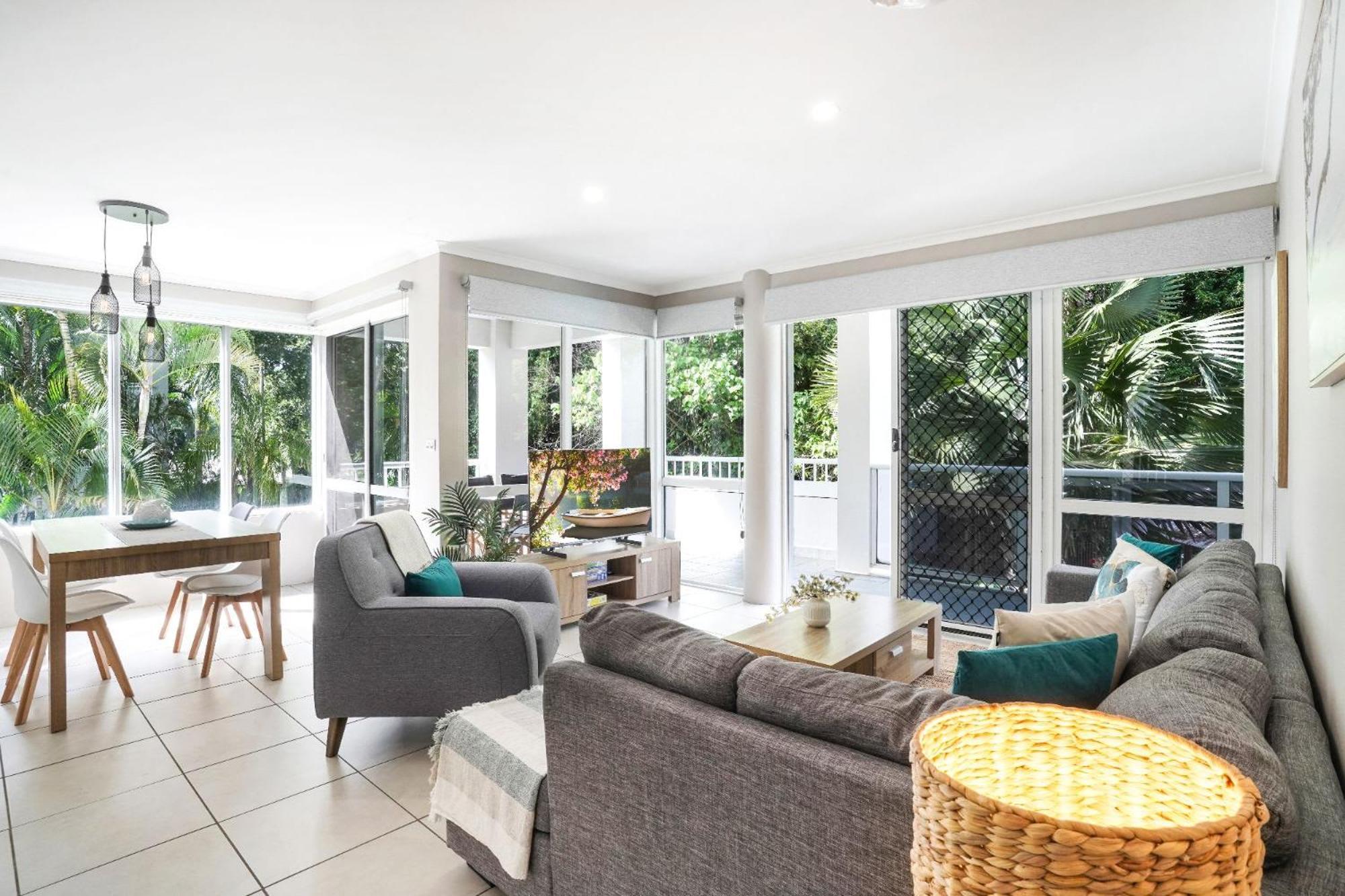 Under The Palms - Style Living * Palm Cove