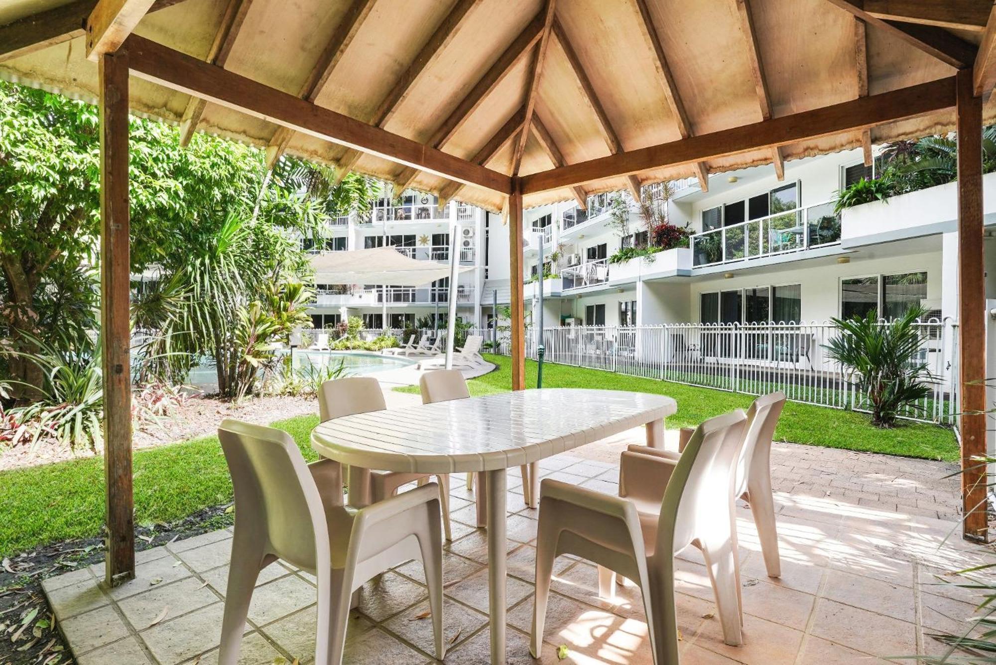 Under The Palms - Style Living * Palm Cove