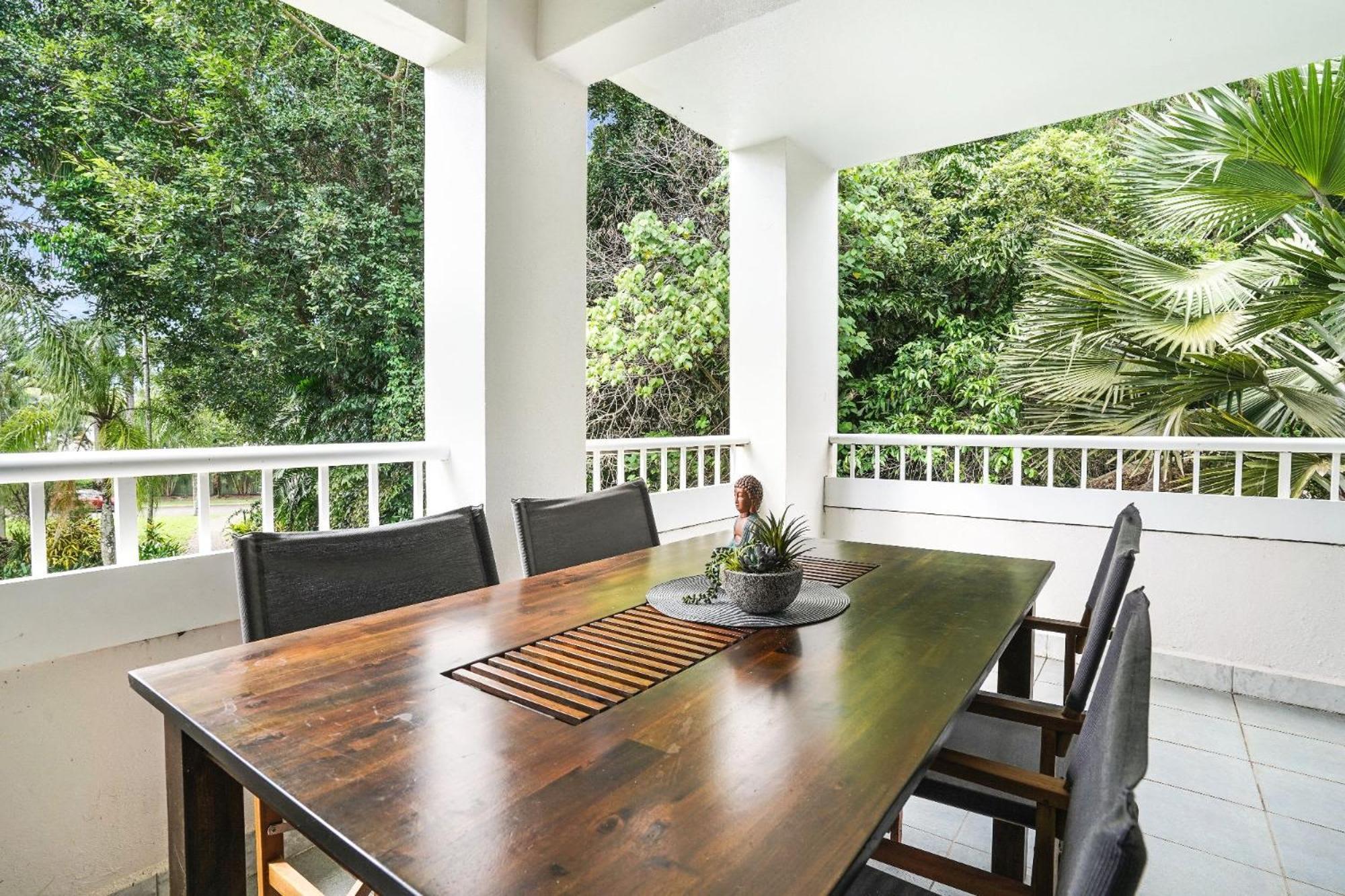 Under The Palms - Style Living Apartment