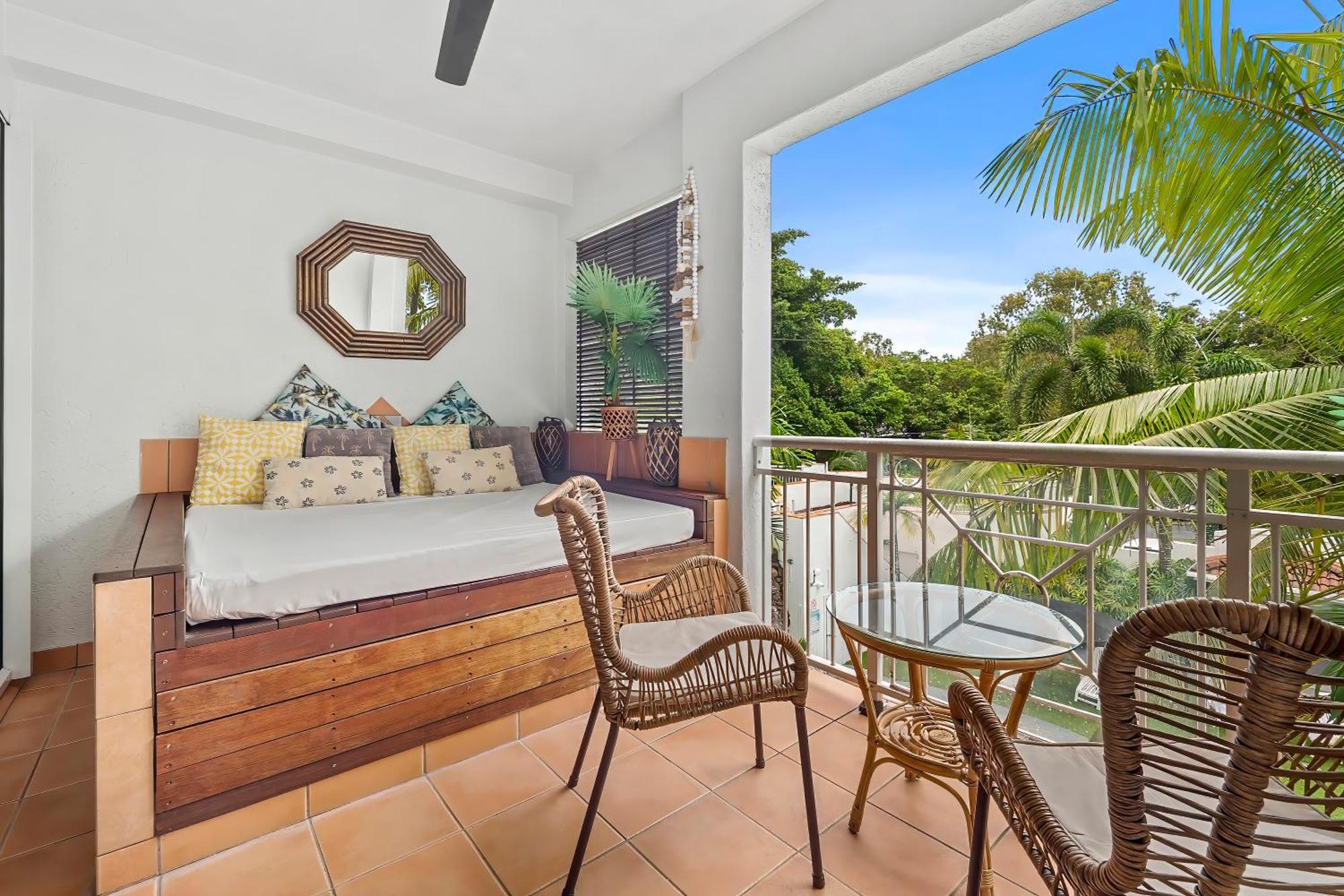 Alassio Beachfront Apartment Palm Cove