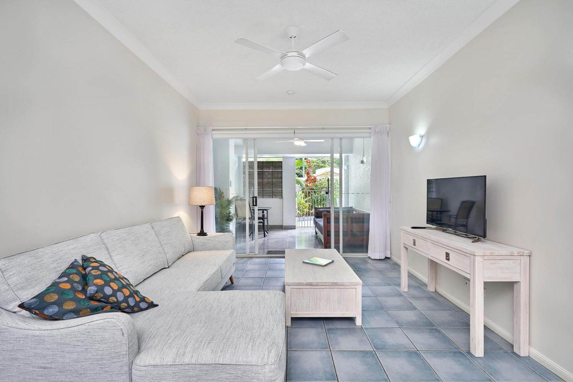 Alassio Beachfront Apartment Palm Cove