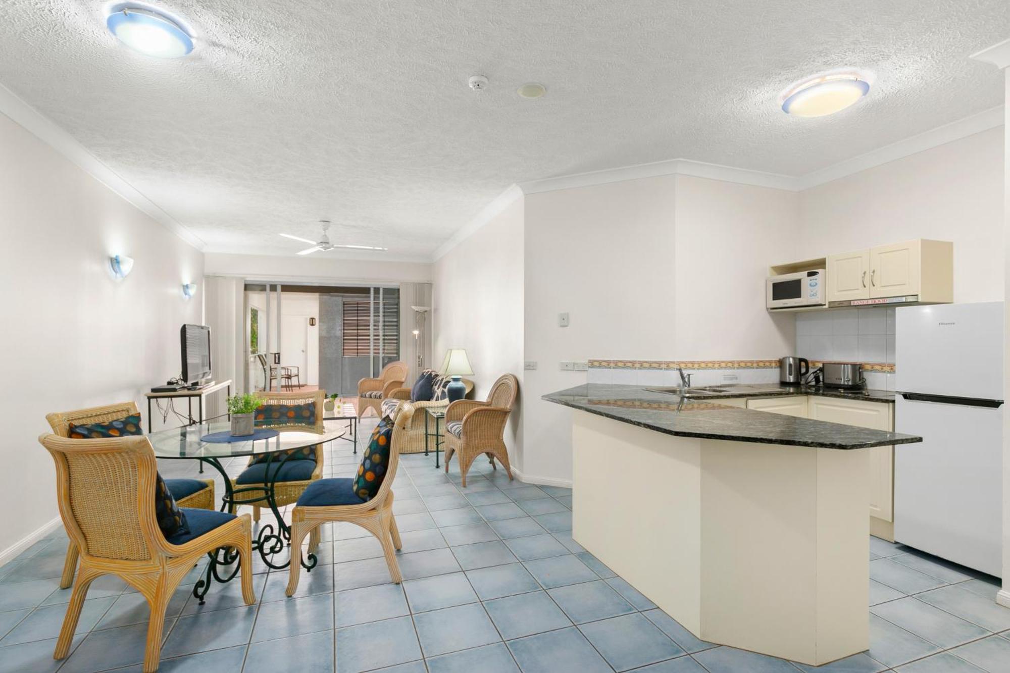 Alassio Beachfront Apartment Palm Cove