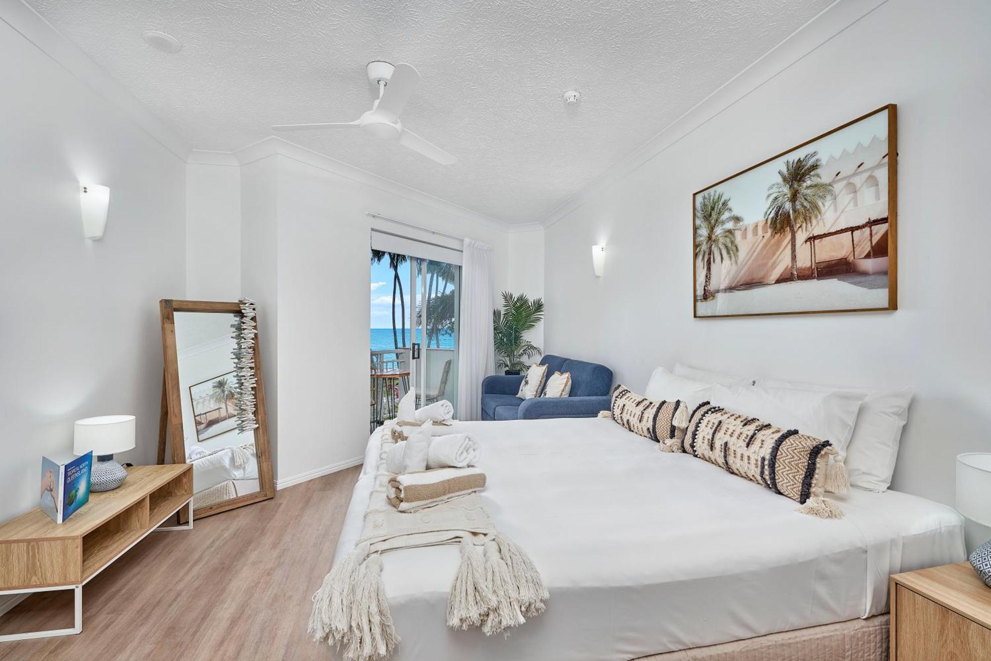 Alassio Beachfront Apartment *