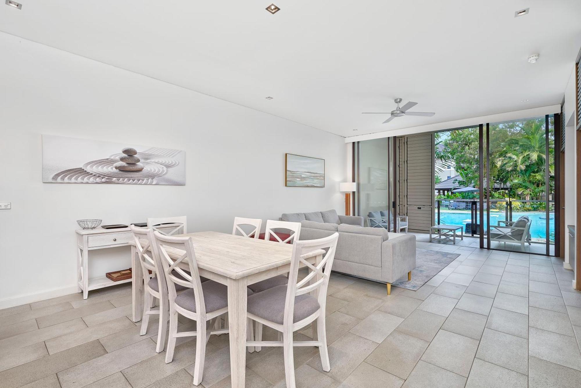 Swim Out In Triton Street Beachfront * Palm Cove