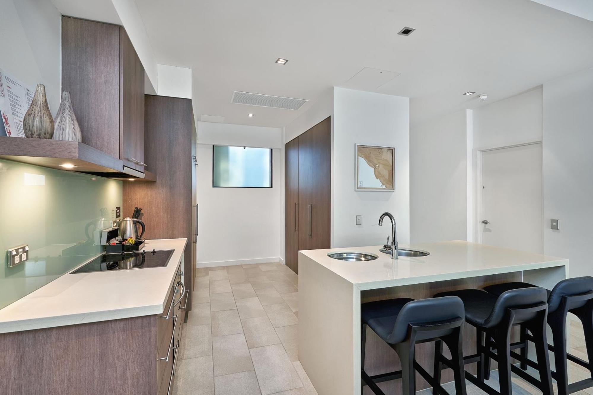 Swim Out In Triton Street Beachfront Apartment *