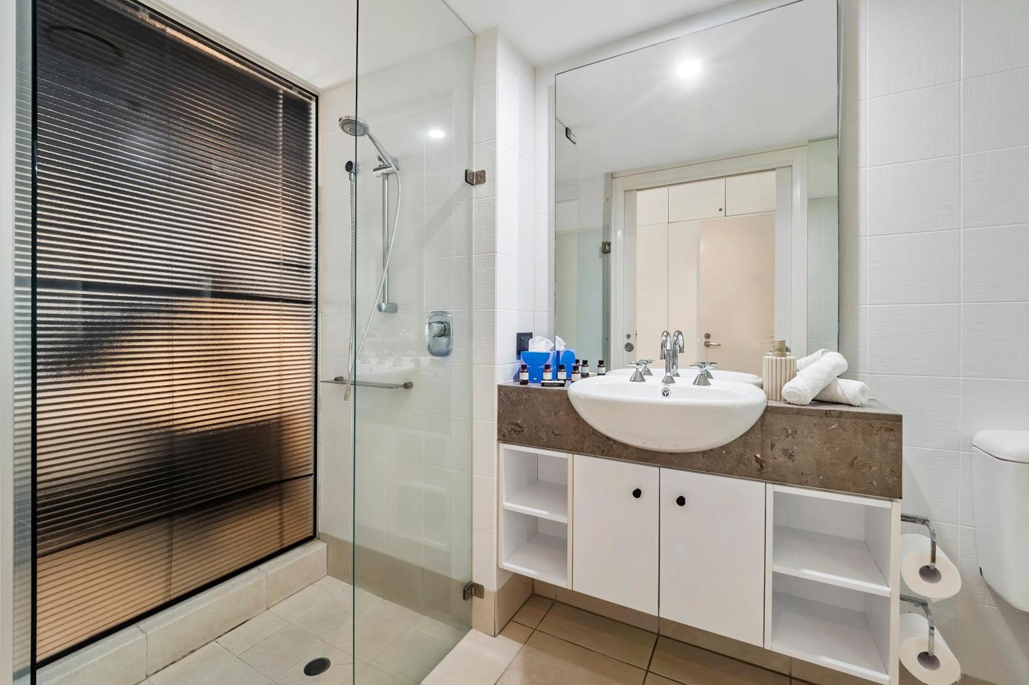 Luxury 2 Bedroom Club Apartment *
