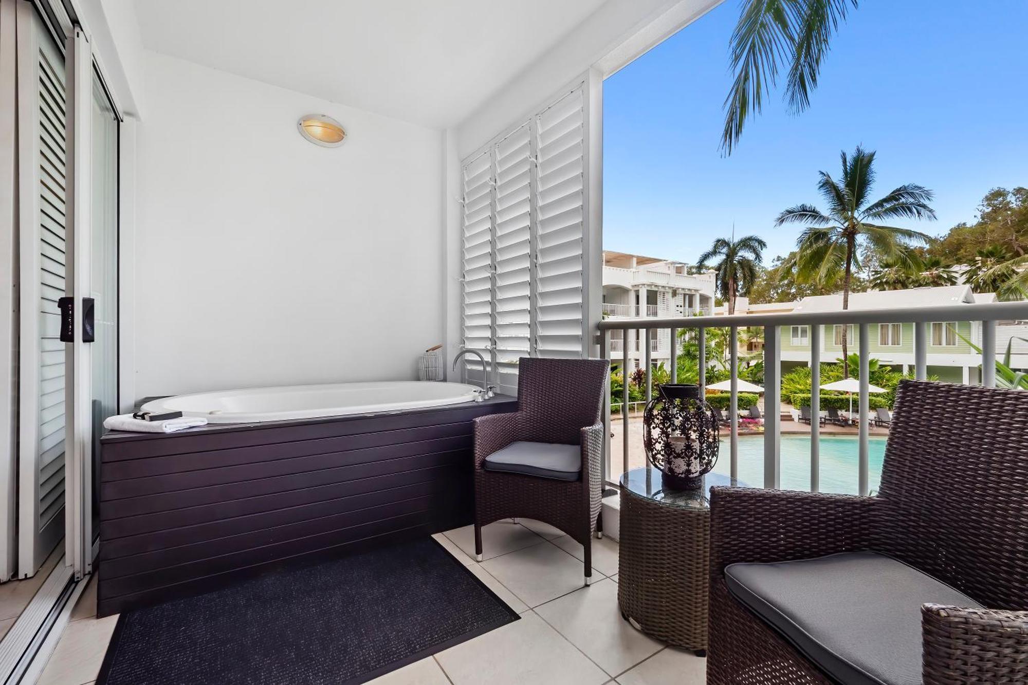 Luxury 2 Bedroom Club Apartment Palm Cove