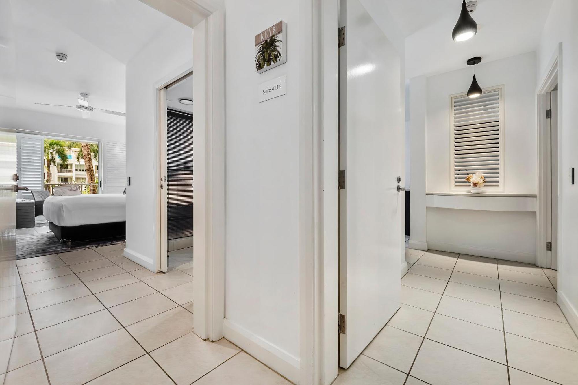 Apartment Luxury 2 Bedroom Club Palm Cove