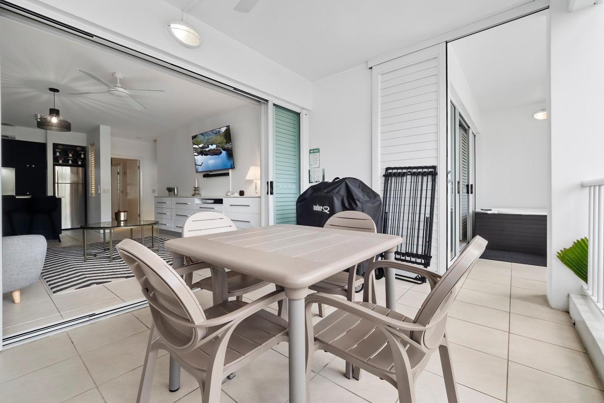 Luxury 2 Bedroom Club Apartment