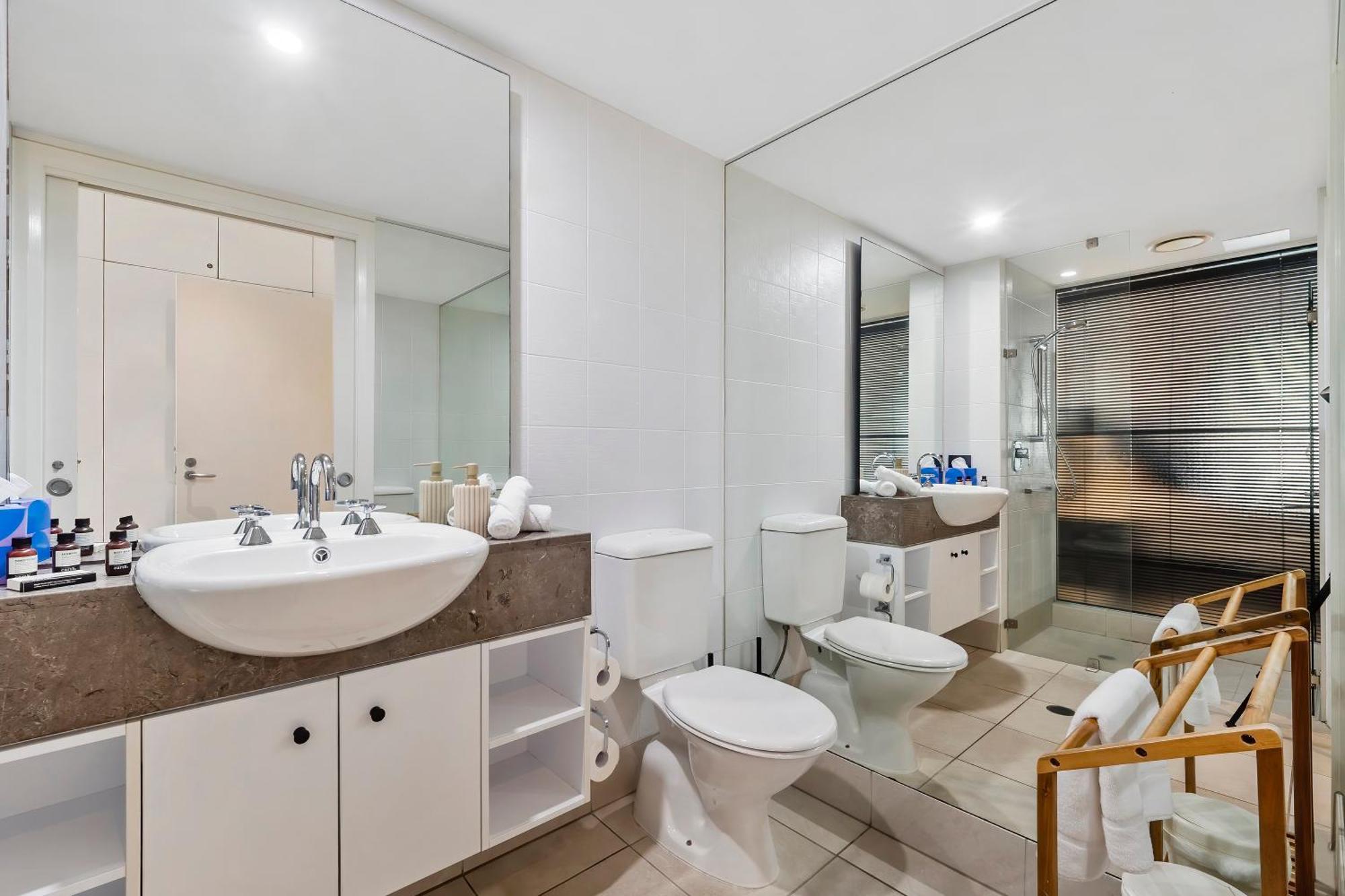 Luxury 2 Bedroom Club Apartment *