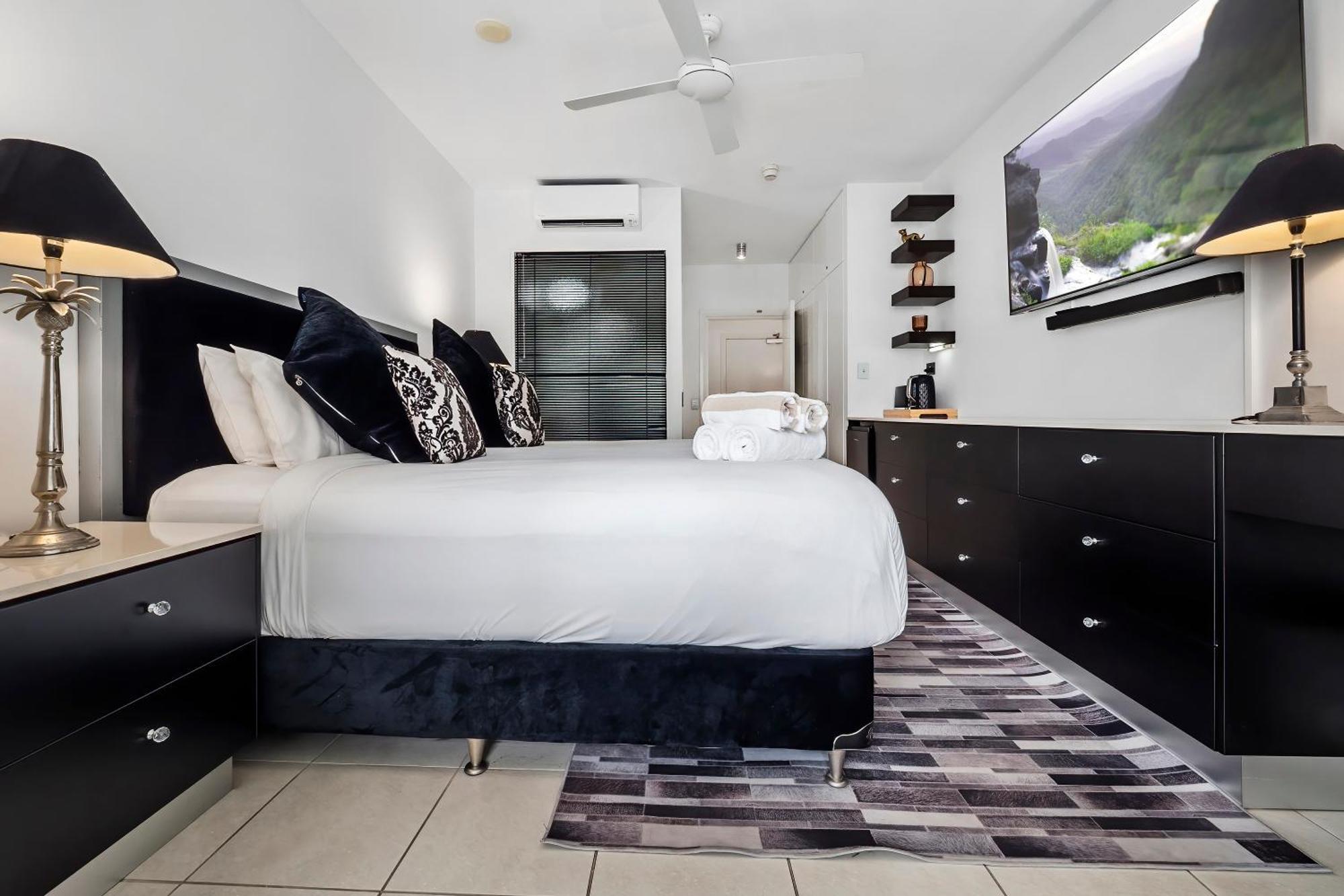 Luxury 2 Bedroom Club Apartment