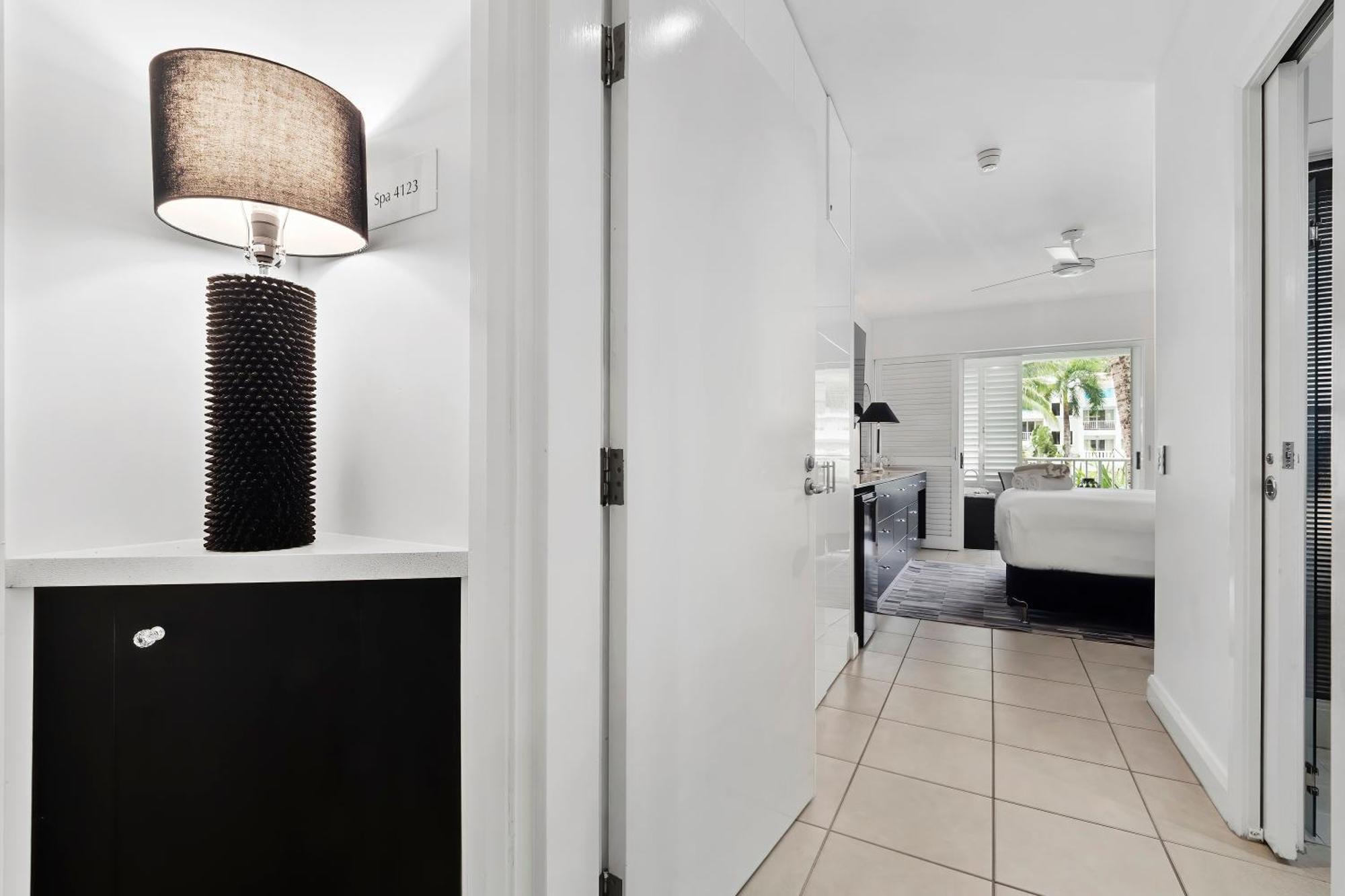 Luxury 2 Bedroom Club Palm Cove
