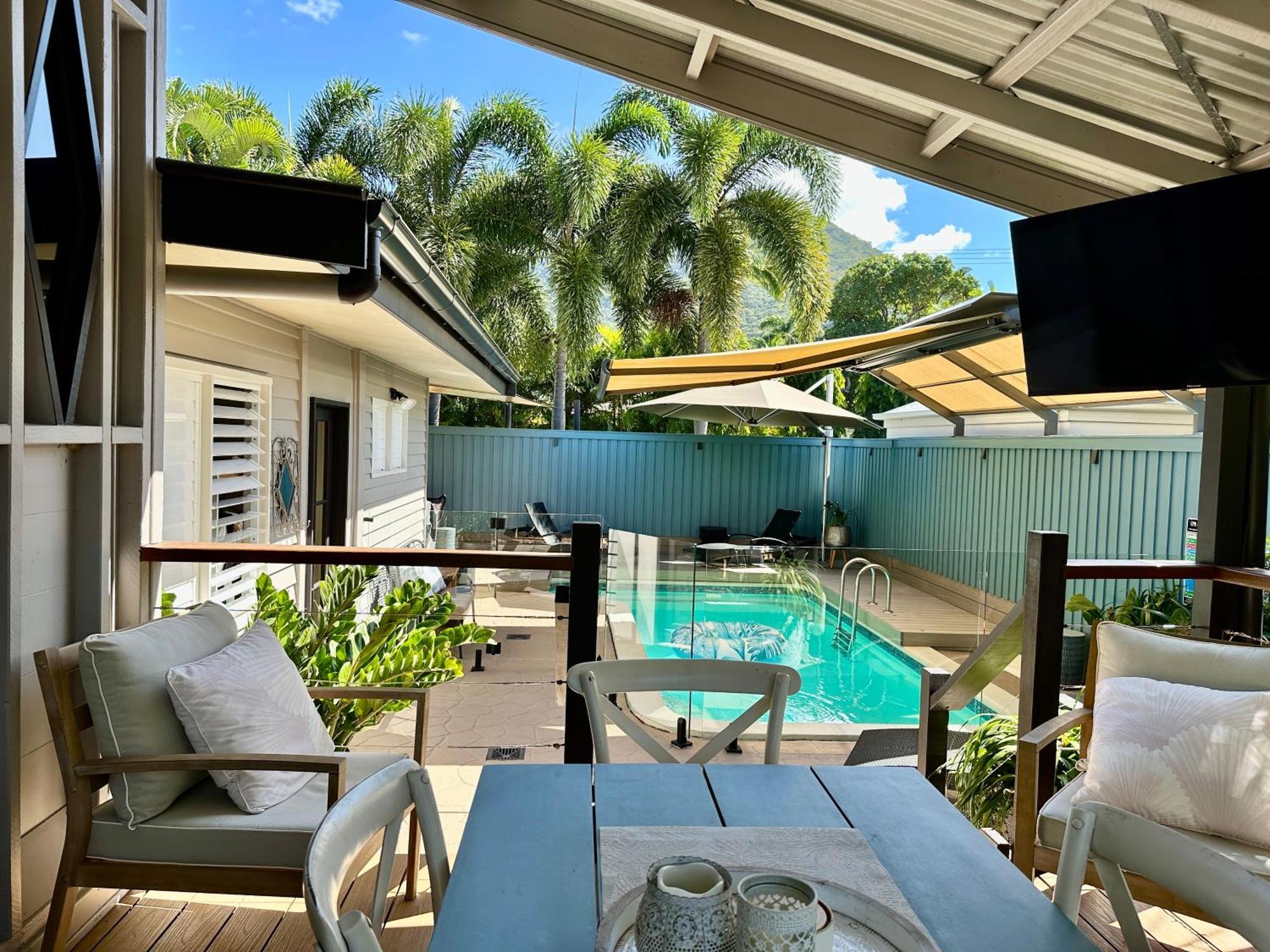 Sweet Creek Cottage, Palm Cove, 200m To Beach, Heated Pool, Pets Holiday home