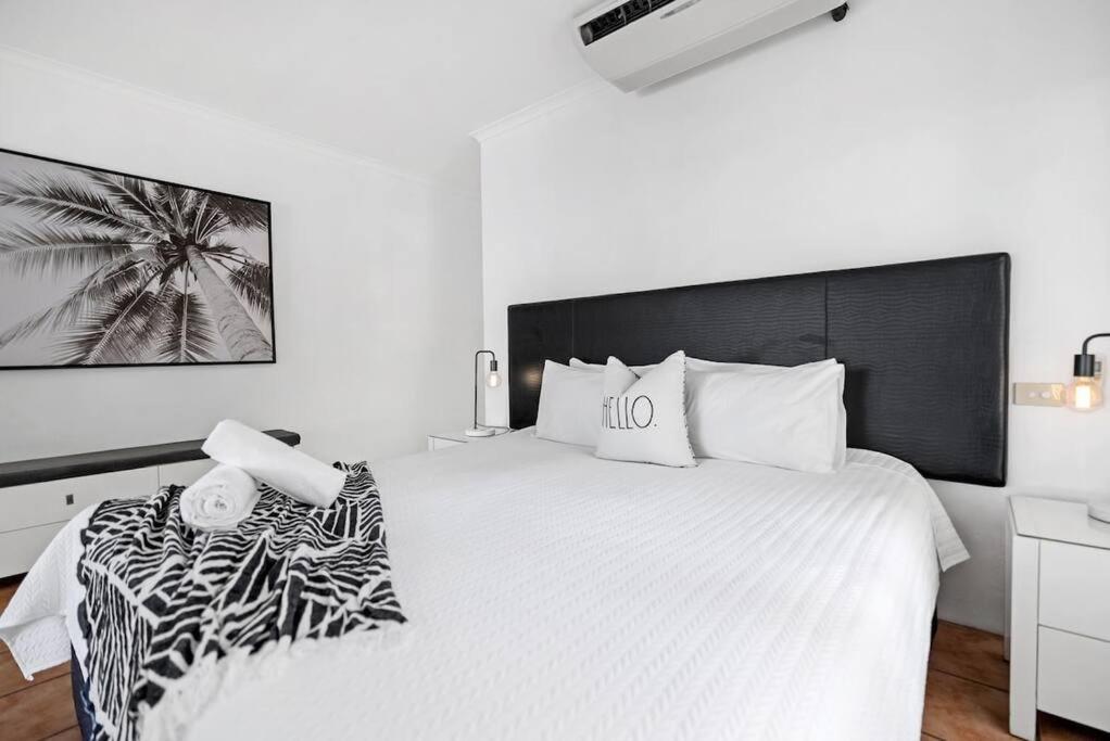 Apartment Ocean Outlook - Absolute Beachfront *