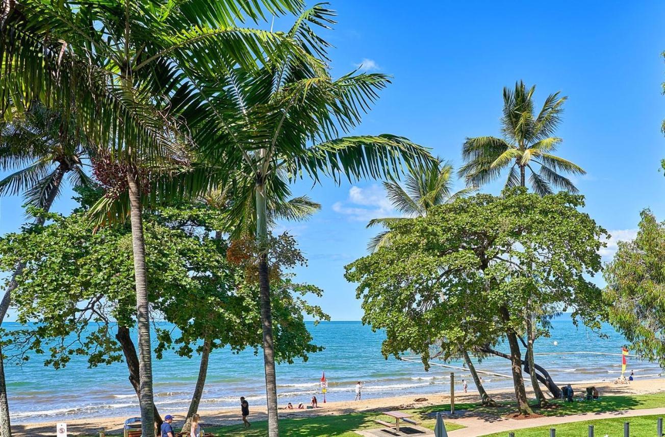 Absolute Beachfront 2 Bedroom Alassio