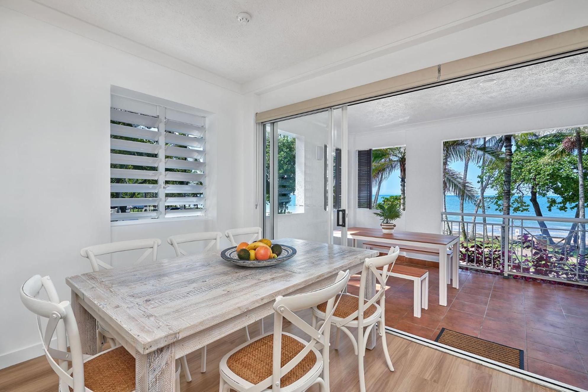 Absolute Beachfront 2 Bedroom Alassio Palm Cove