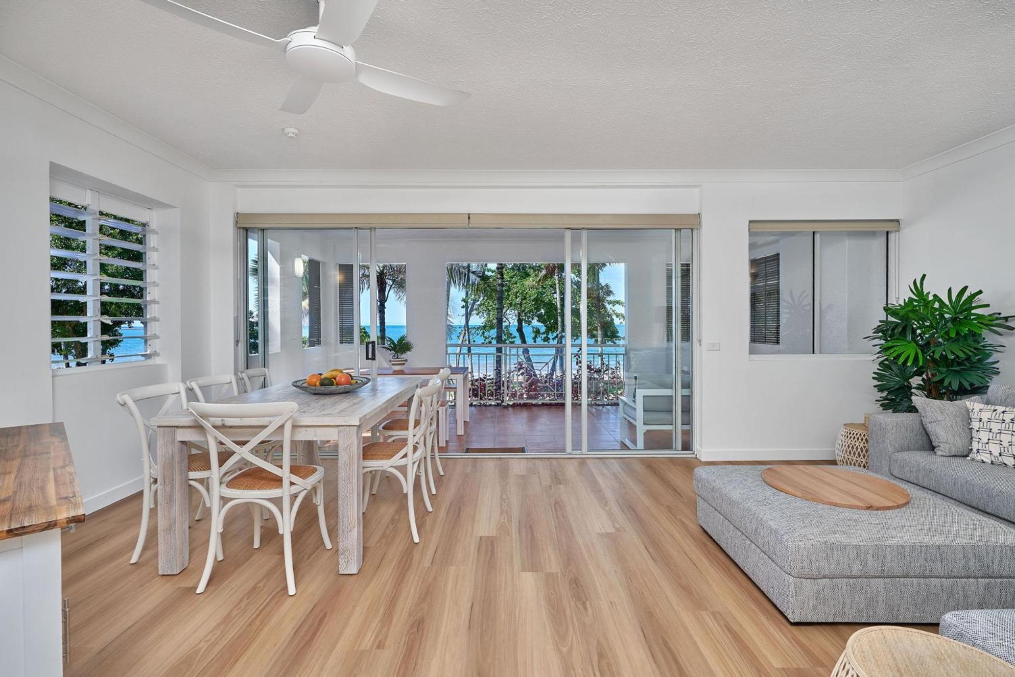 Apartment Absolute Beachfront 2 Bedroom Alassio