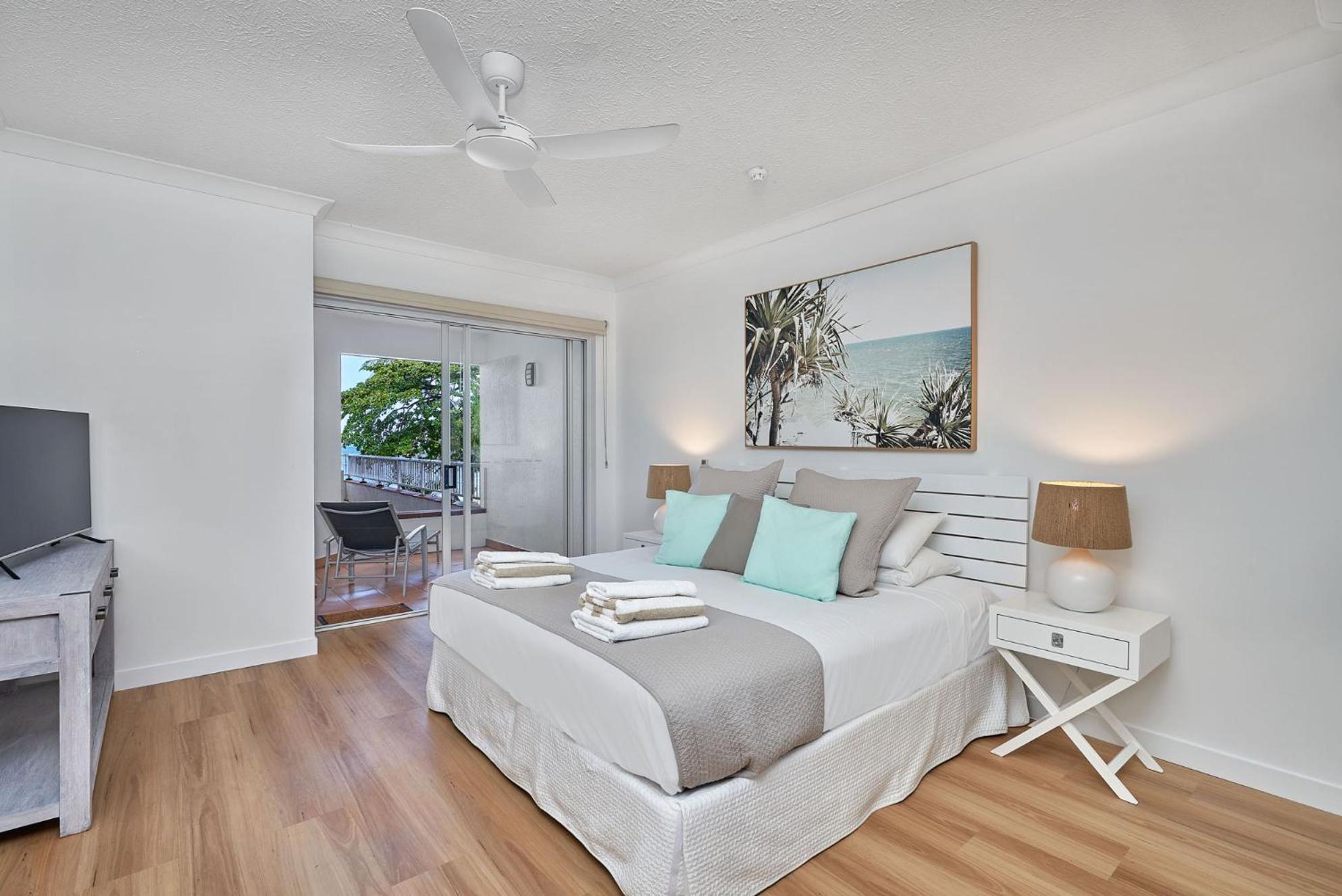 Absolute Beachfront 2 Bedroom Alassio