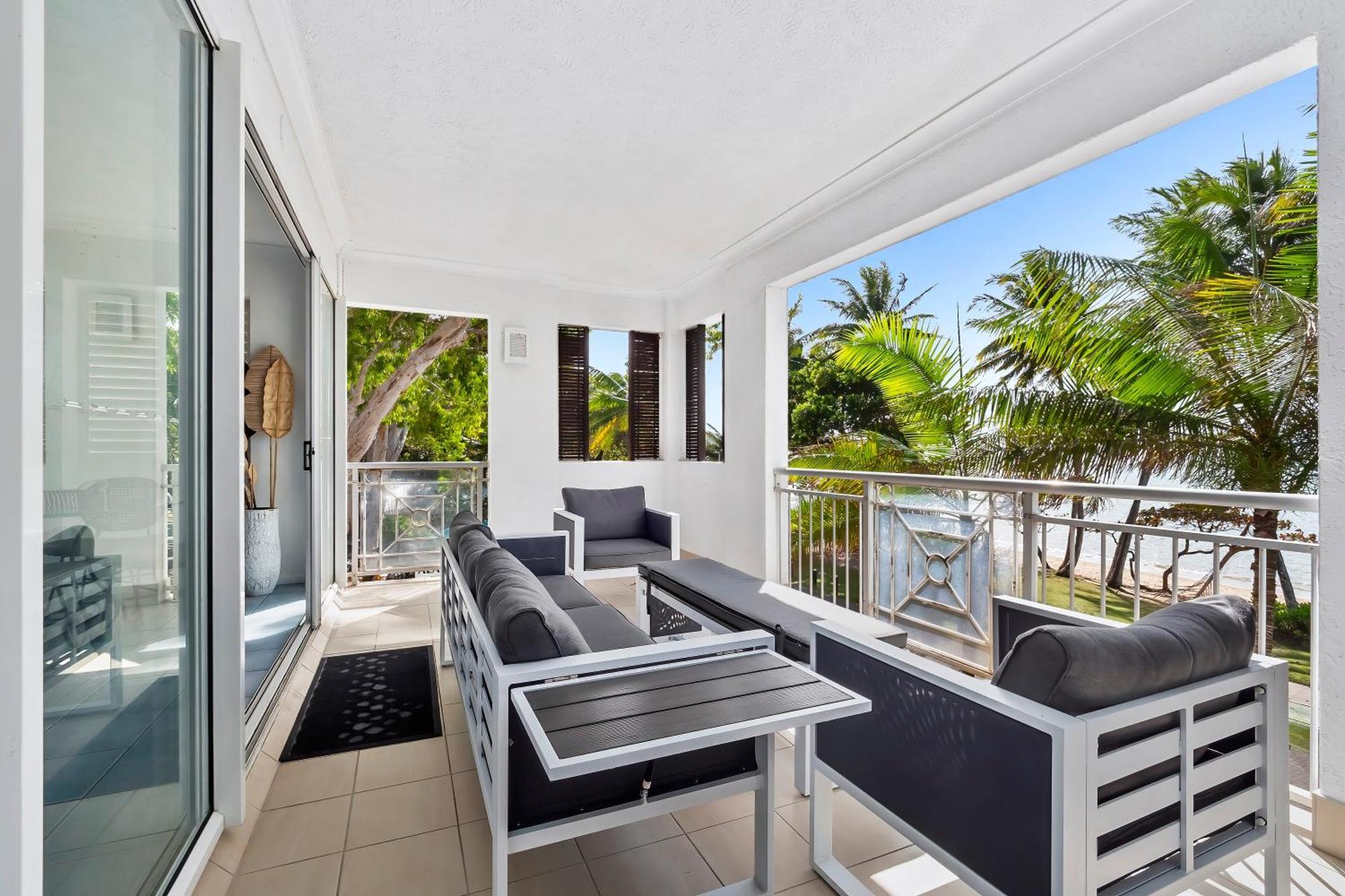 Apartment Alassio Beachfront Palm Cove
