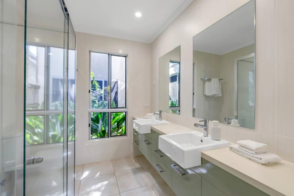 Villa Cove House - Coastal Convenience By The Pool Palm Cove
