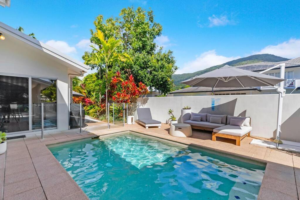 Cove House - Coastal Convenience By The Pool * Palm Cove