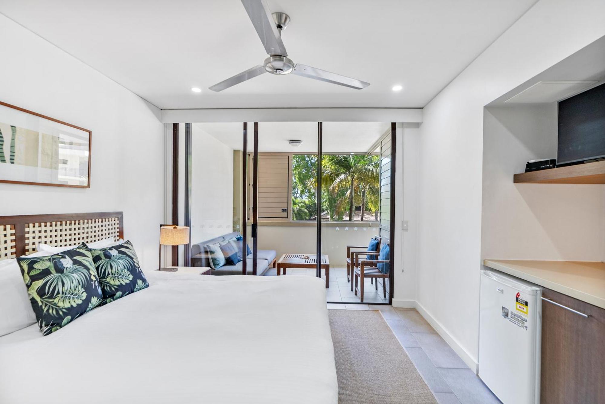 Bowmanii At Temple - Sunkissed Tropical Vibes * Palm Cove