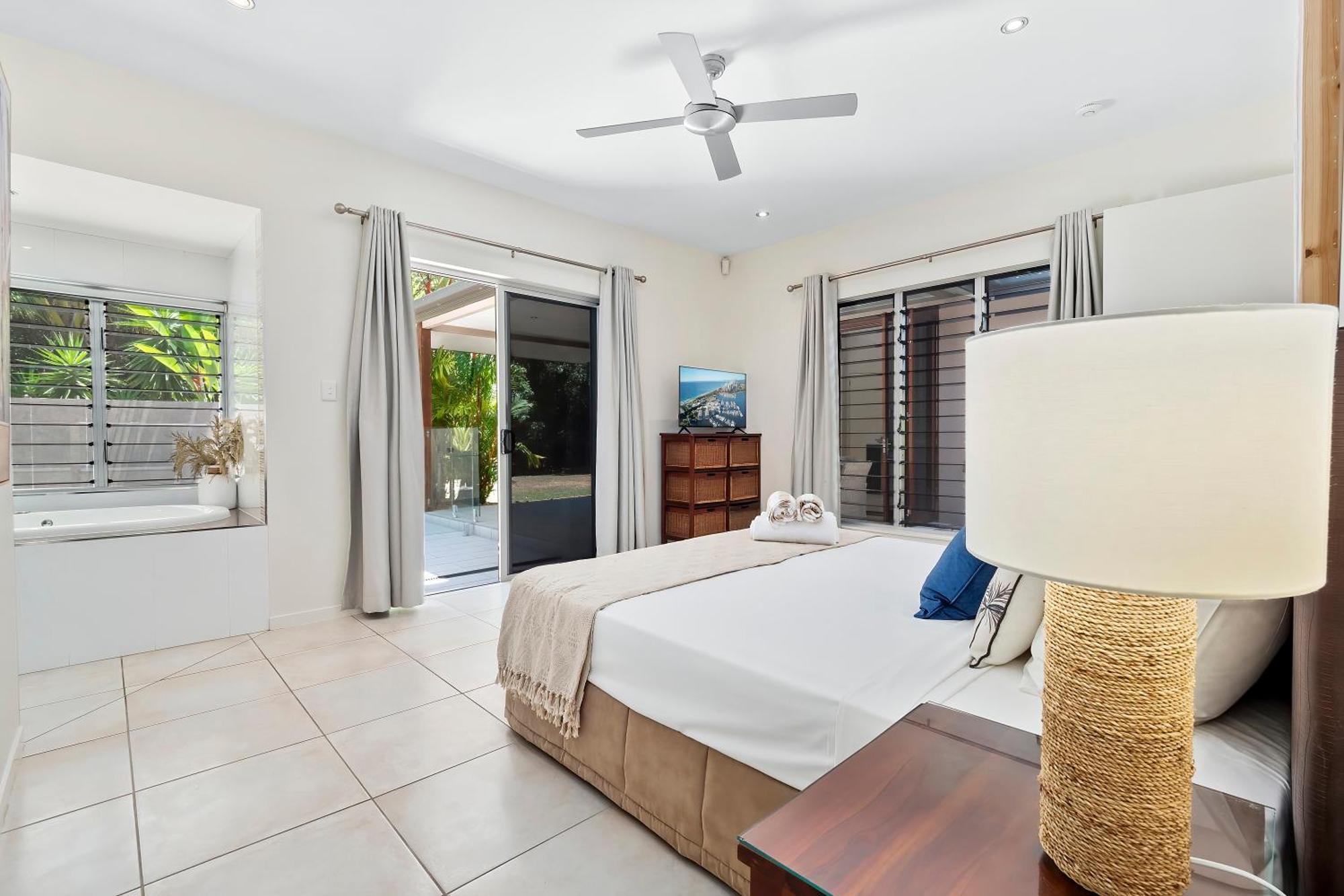 Aurelia 3 Bedroom Holiday * Palm Cove