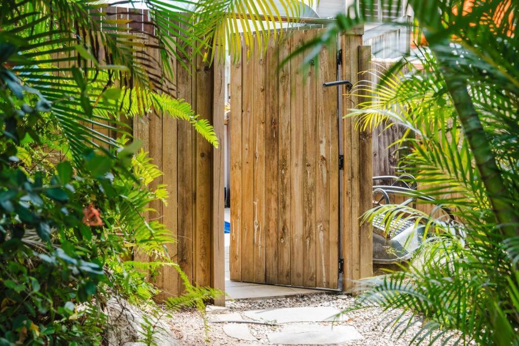 Tropical 2 Bedroom 2 Bath With Private Pool *