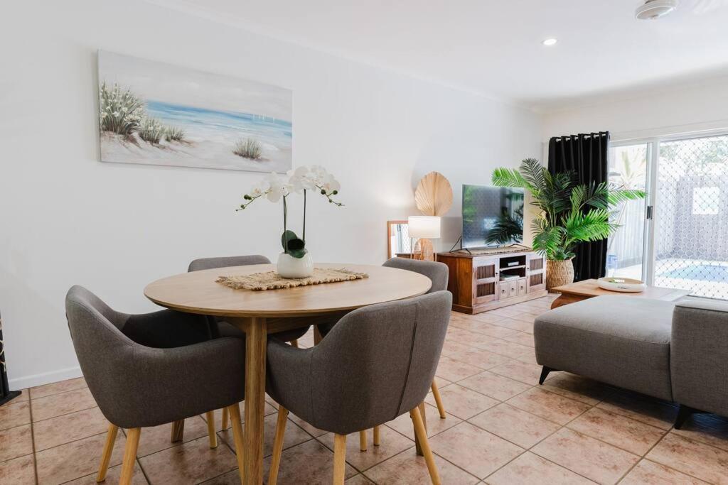 Tropical 2 Bedroom 2 Bath With Private Pool *