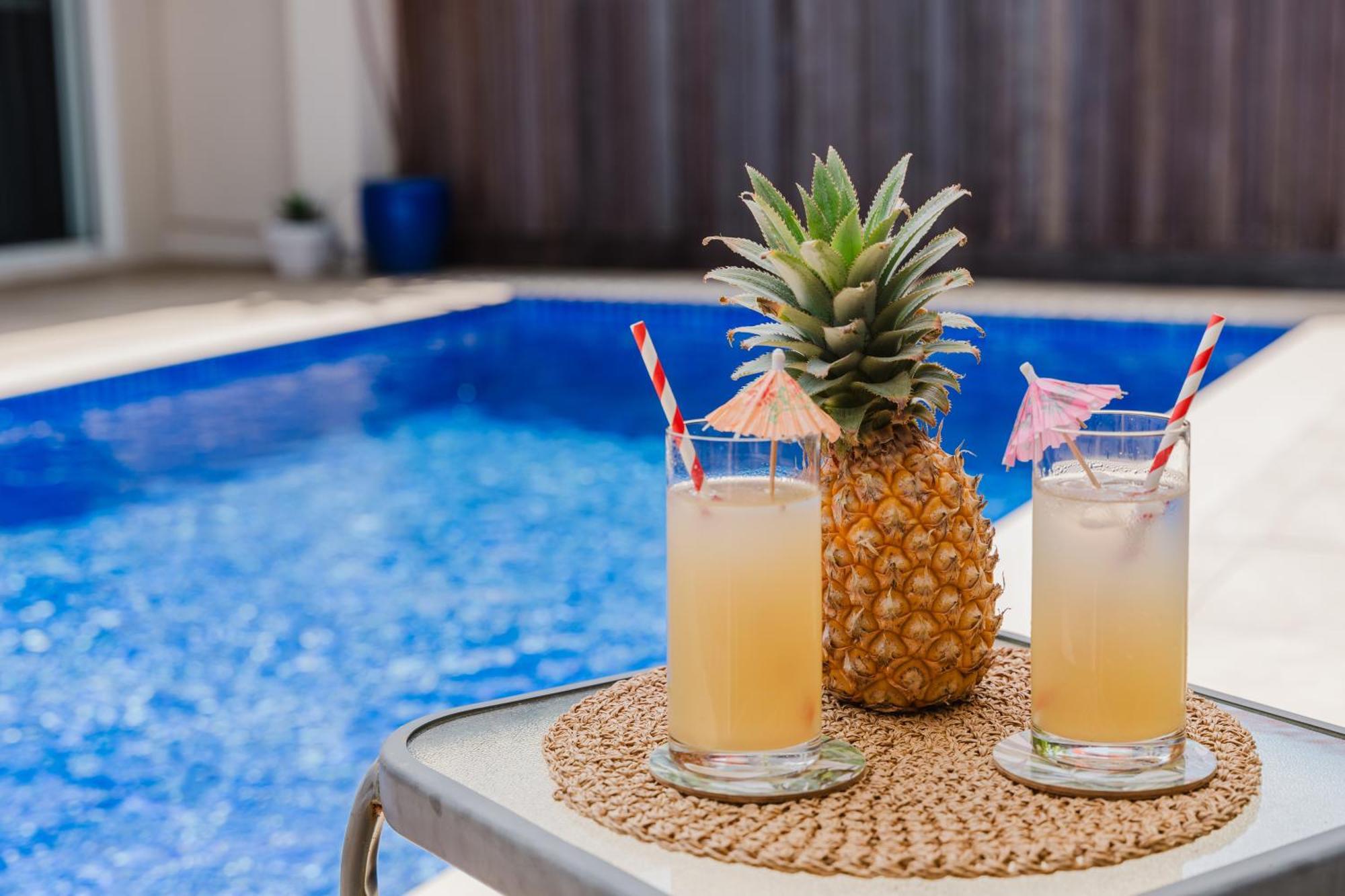 Tropical 2 Bedroom 2 Bath With Private Pool