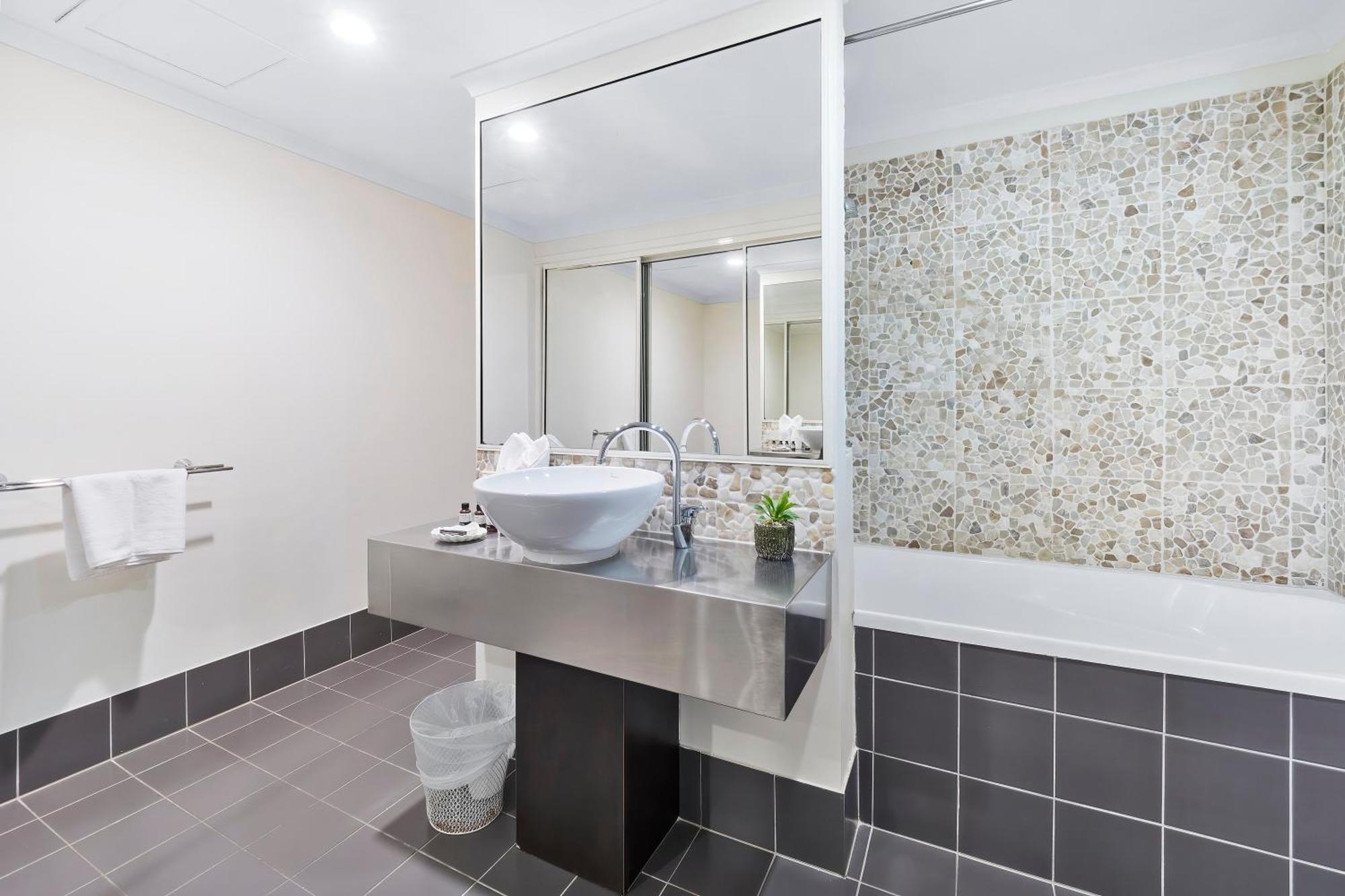 Privately Managed In Mango Lagoon Apartment *