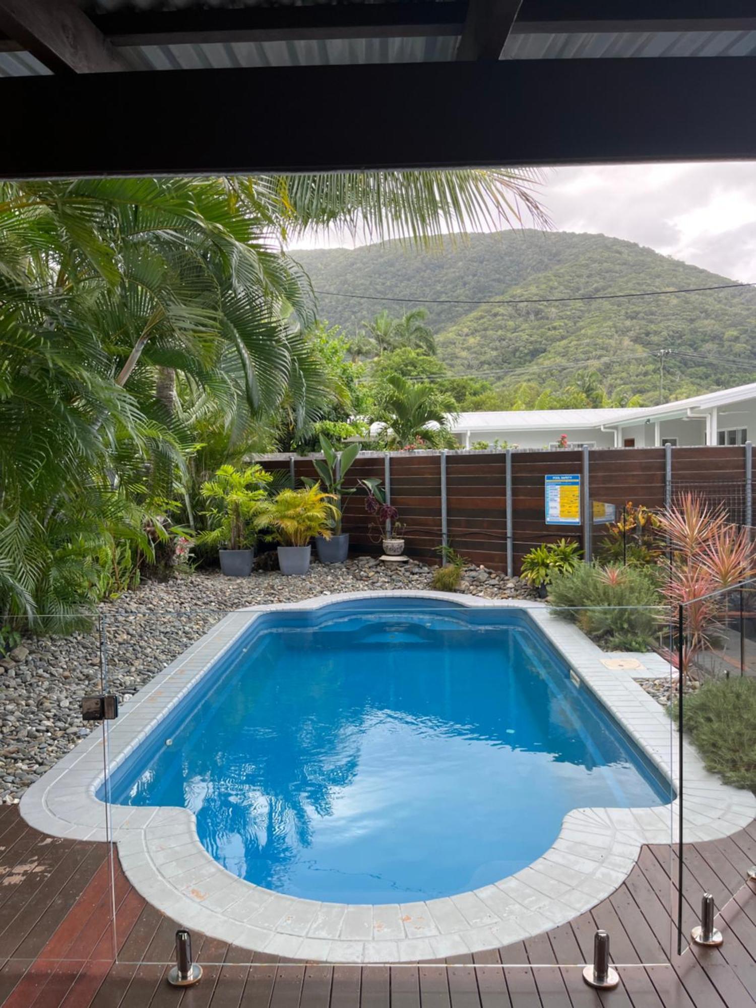 Holiday home Coconut Blue - Private Heated Pool, Walk To Beach, Restaurants & Shops, Tropical Courtyard Shower