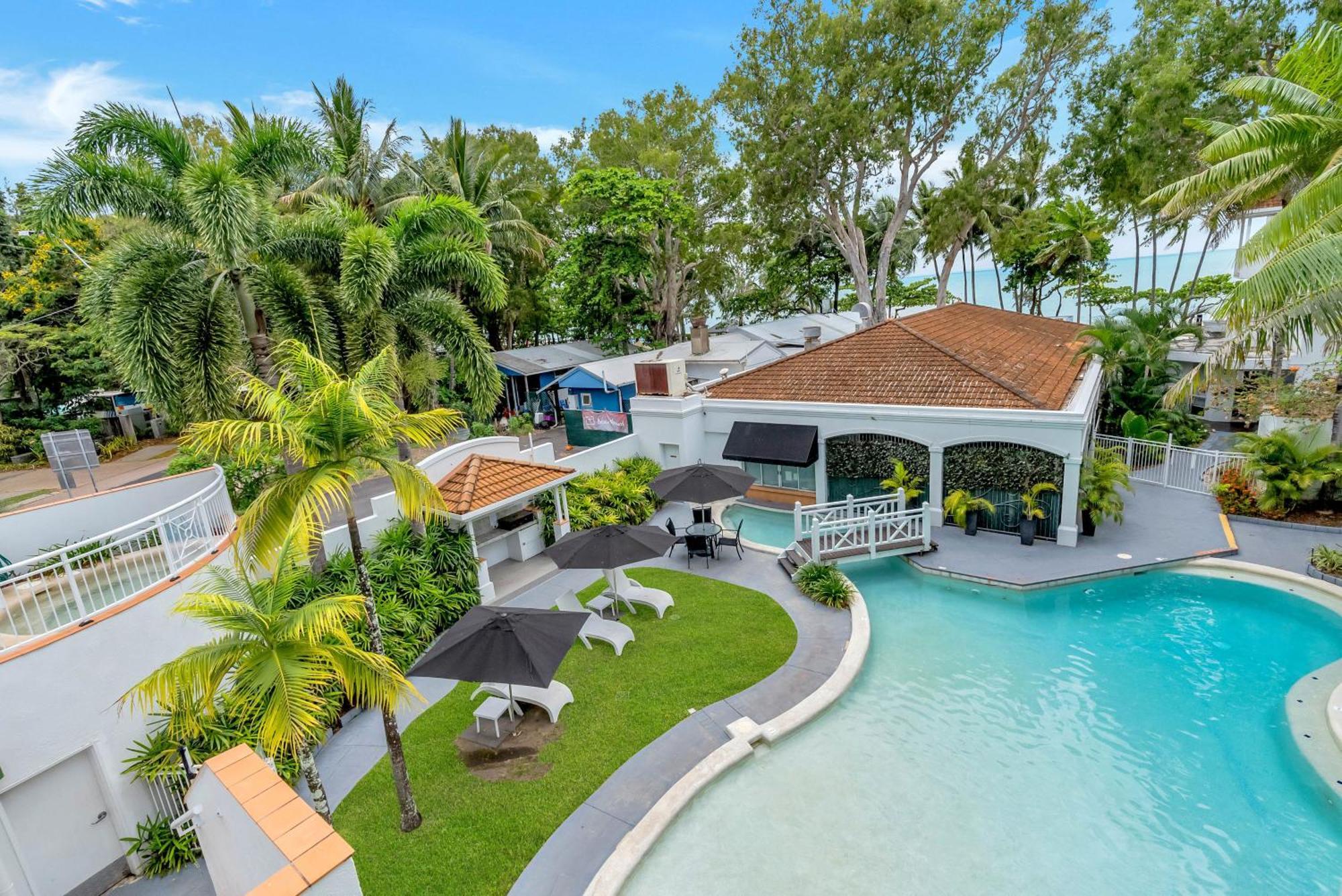 Apartment Alassio Beachfront Palm Cove