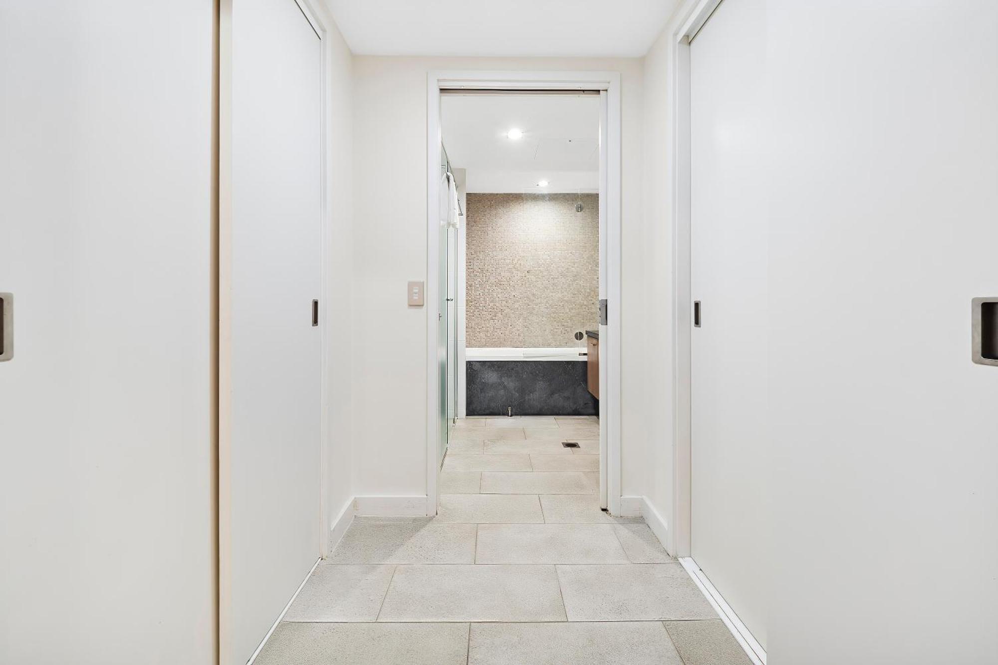 Temple 2 Bedroom Penthouse Apartment *