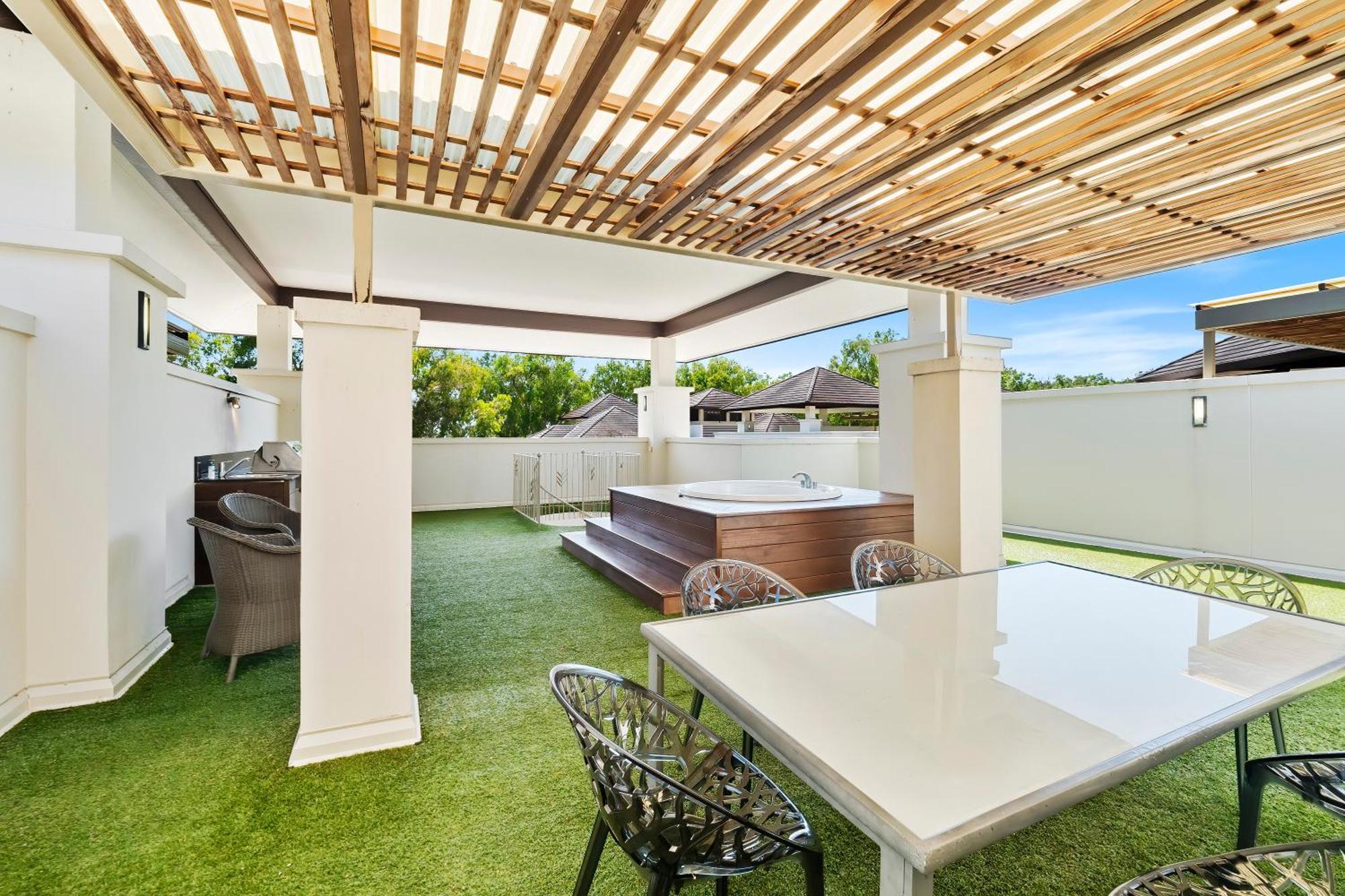Apartment Private In The Temple Beachfront Palm Cove