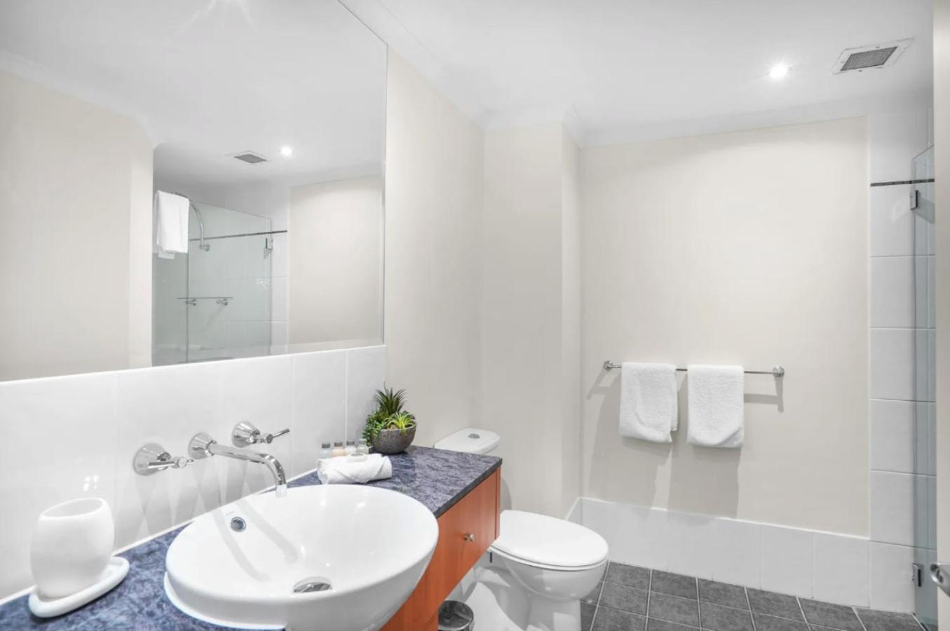 Alamanda 43 Beachfront Apartment