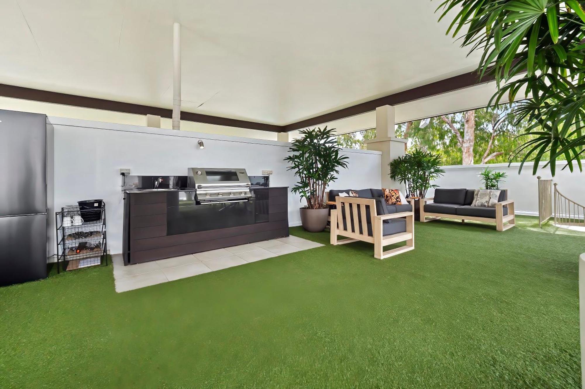 Private In The Temple Beachfront Apartment